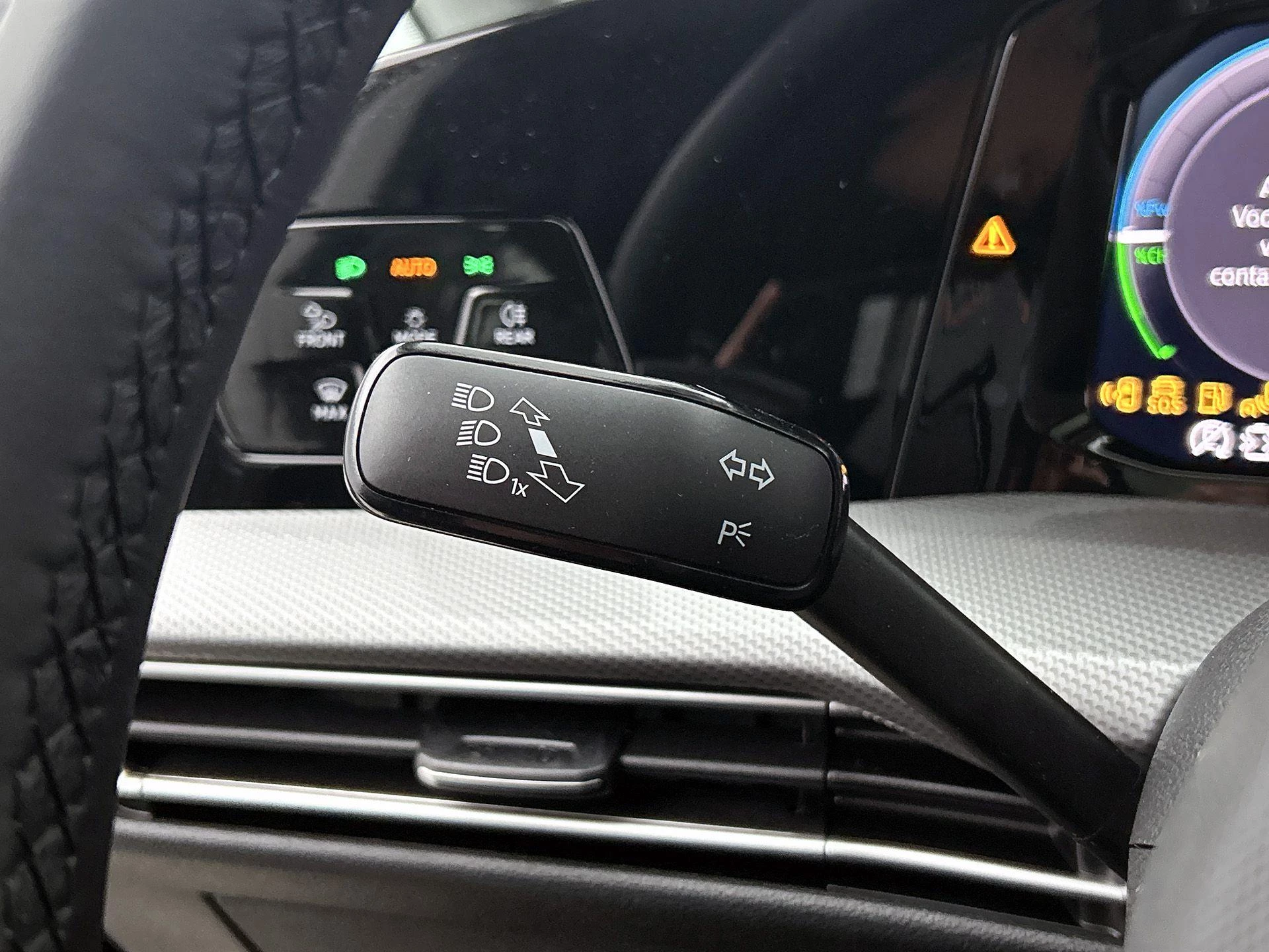 Volkswagen-Golf-image-10
