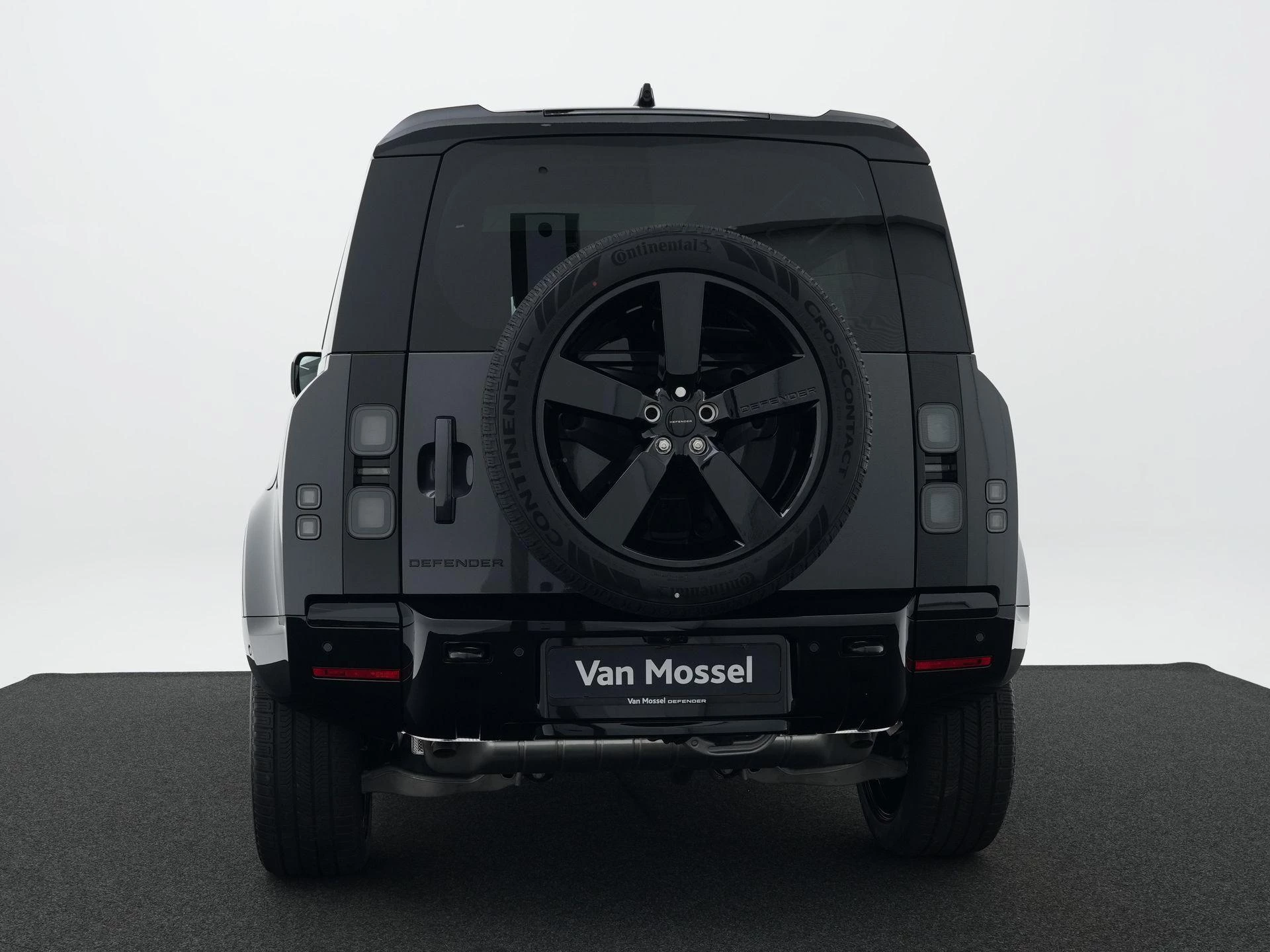 Land Rover-Defender-image-4