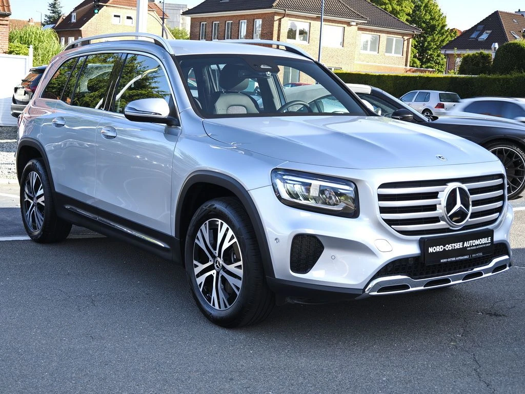 Mercedes-Benz-GLB 200 d-image-4