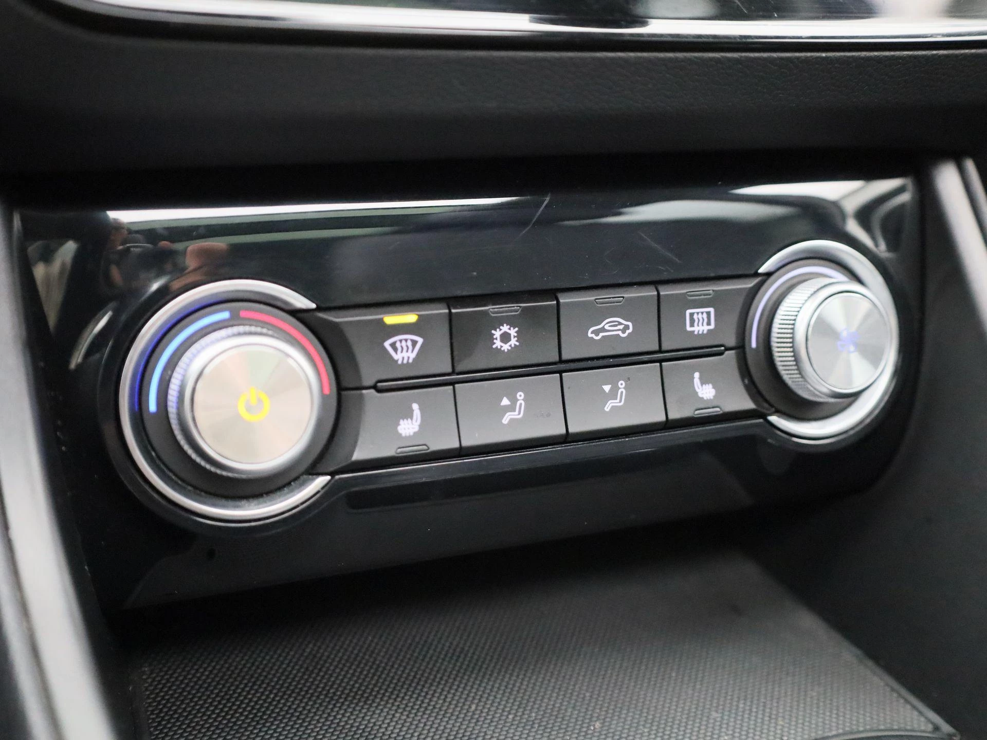 MG-ZS EV-image-26