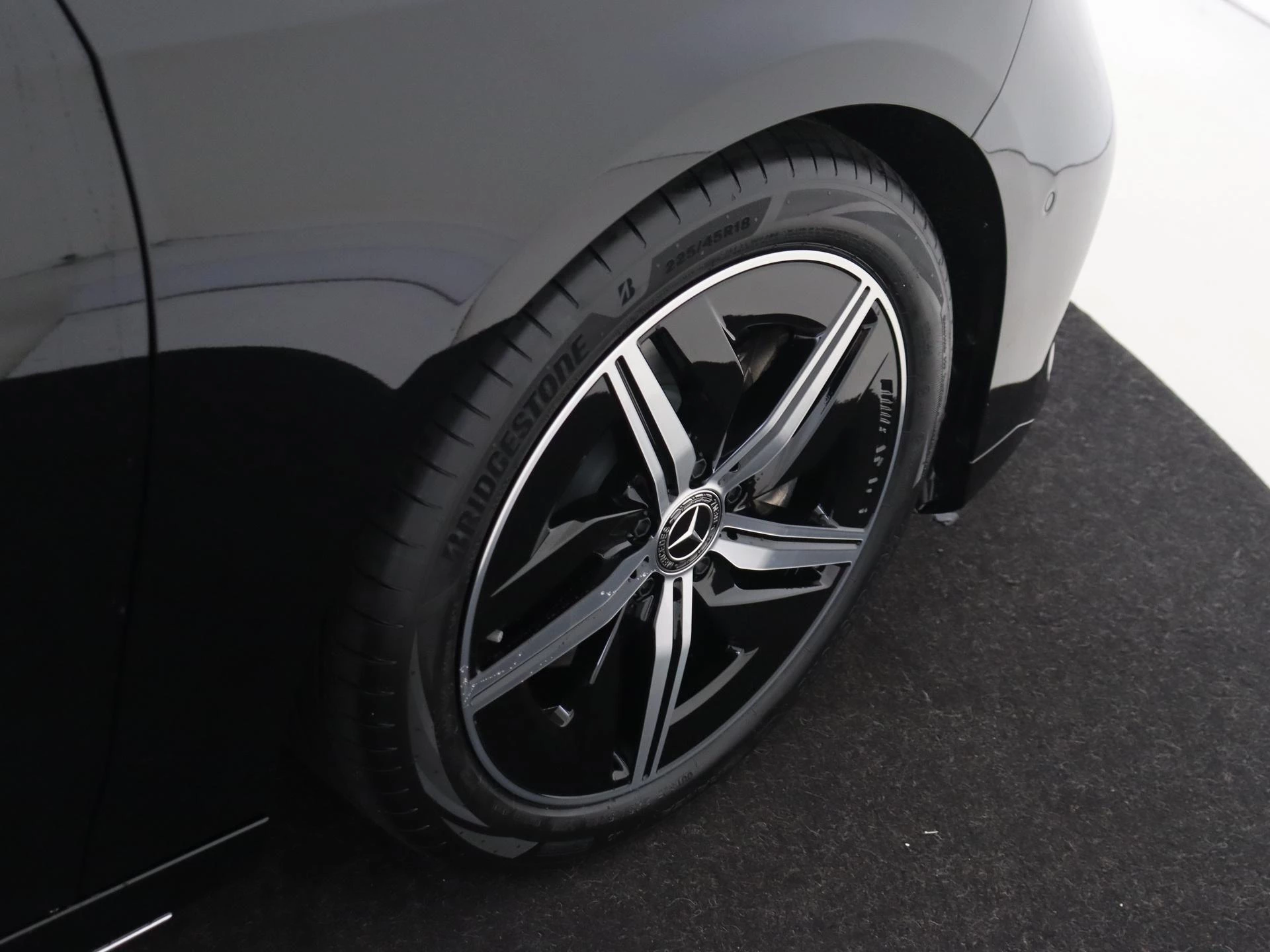 Mercedes-Benz-CLA-image-9