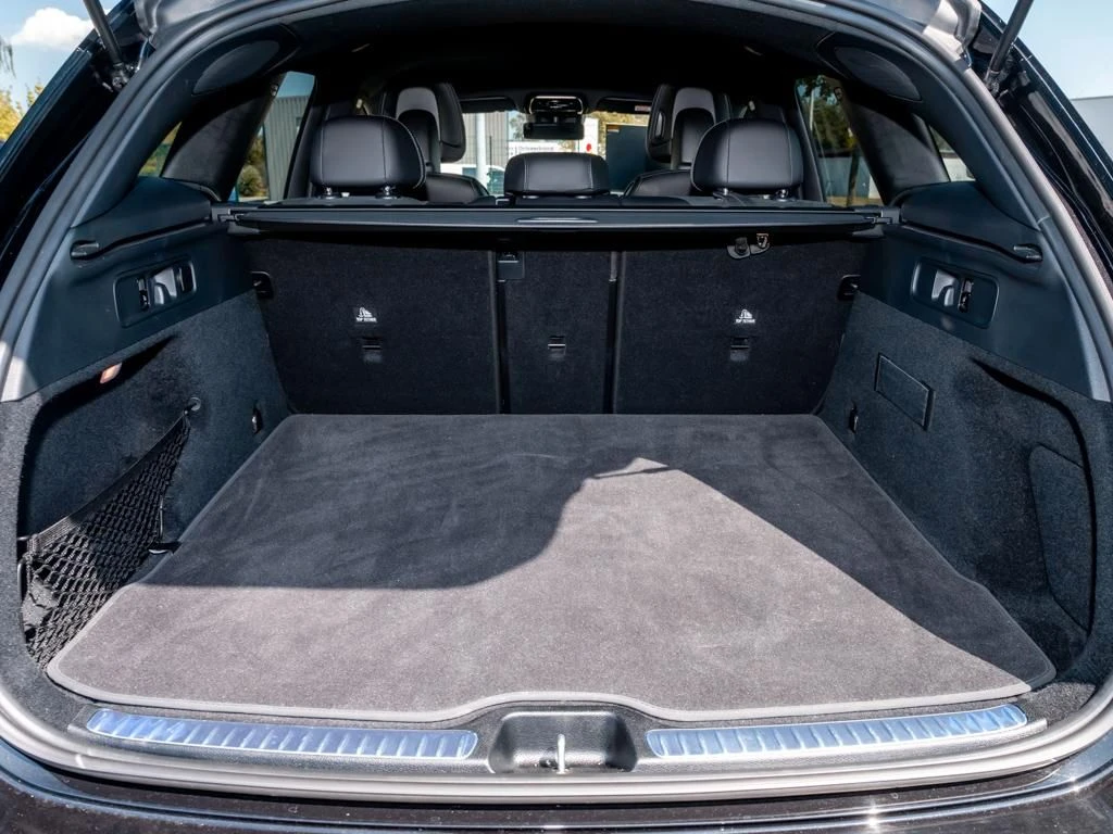 Mercedes-Benz-GLC 300 d-image-15