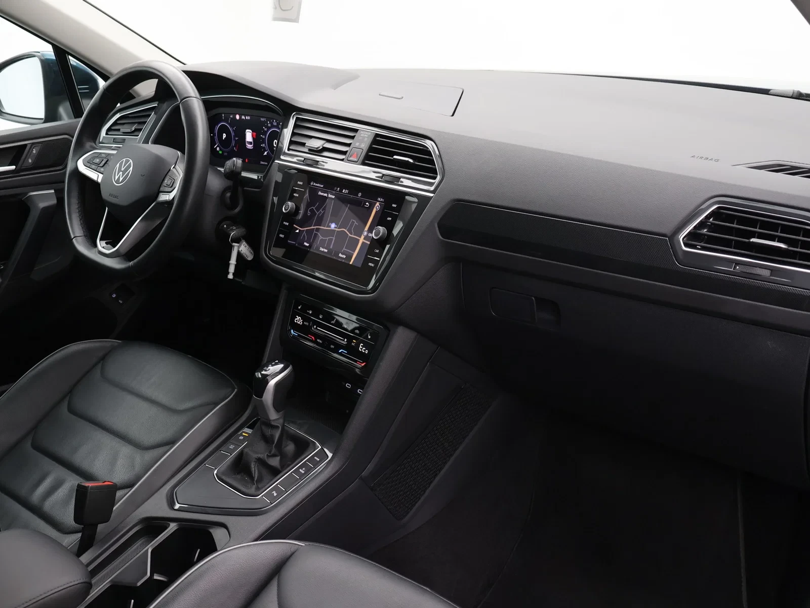 Volkswagen Tiguan eHybrid (PHEV) Tiguan Life Business 1.4TSI eHybrid PHEV 204PK *AUTOMAAT*TREKHAAK*LEDER*CAMERA*PDC*ACC*VIRTUAL COCKP