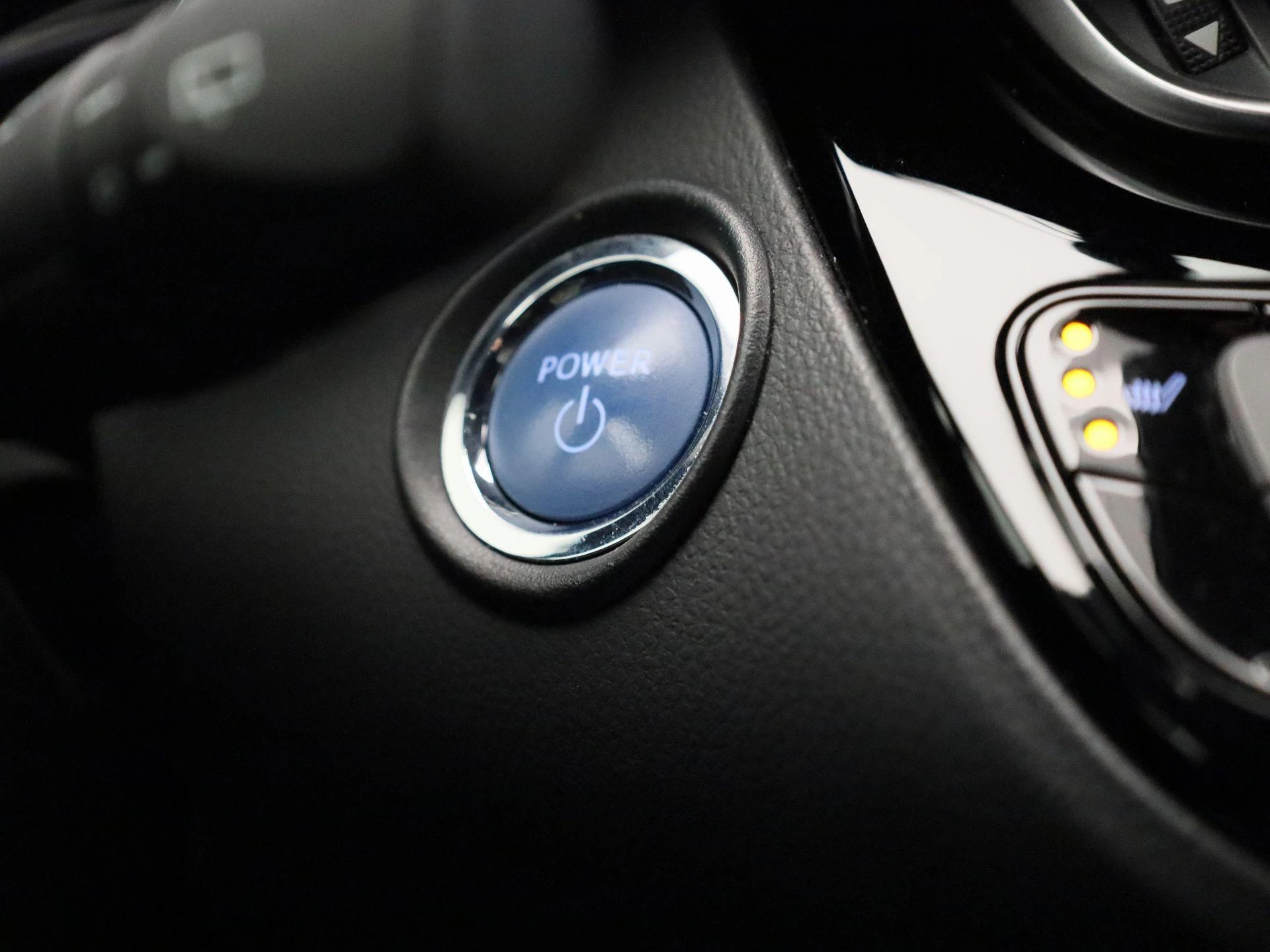 Toyota-C-HR-image-21