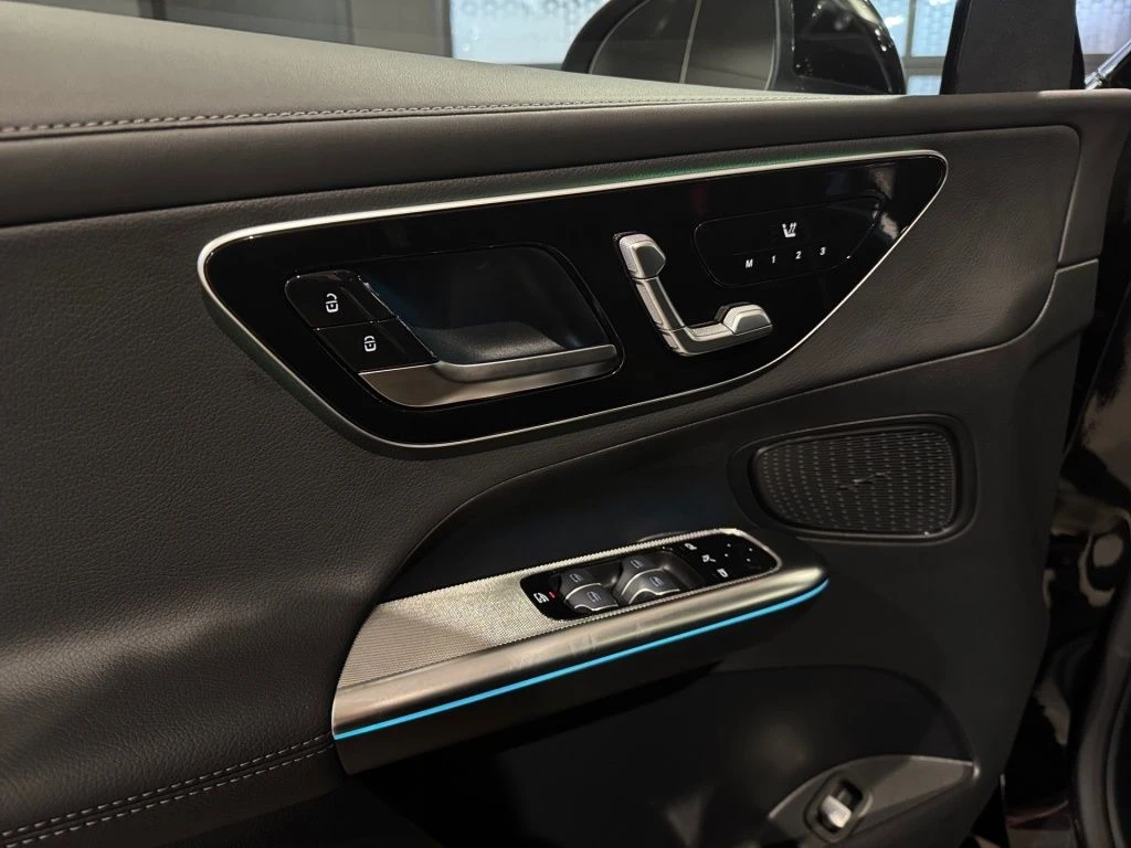 Mercedes-Benz-GLC 300 d-image-8