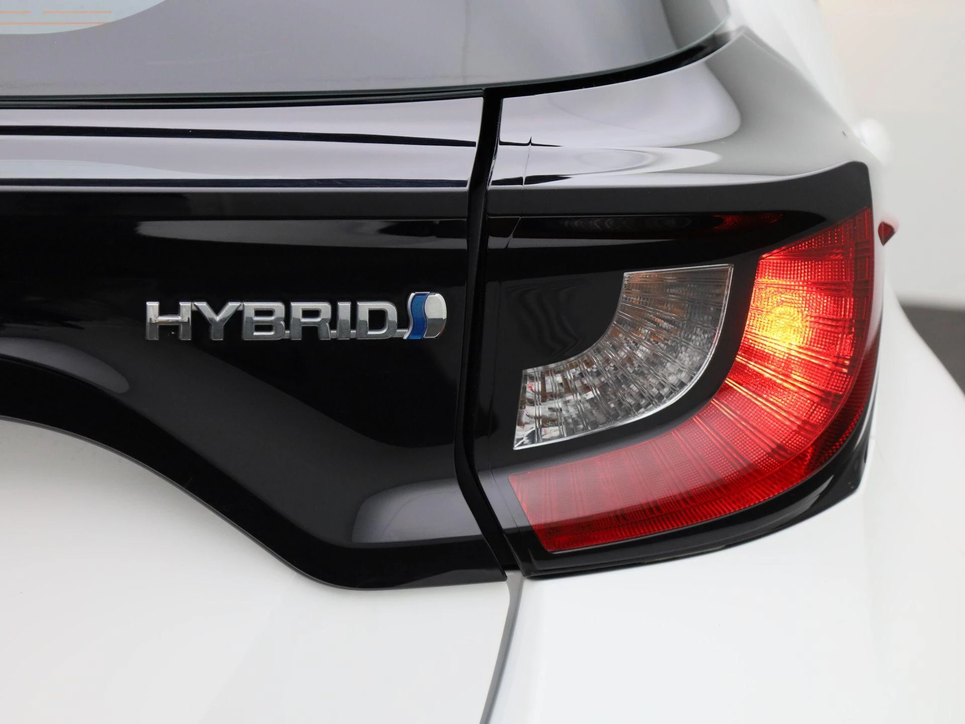 Mazda-2 Hybrid-image-34