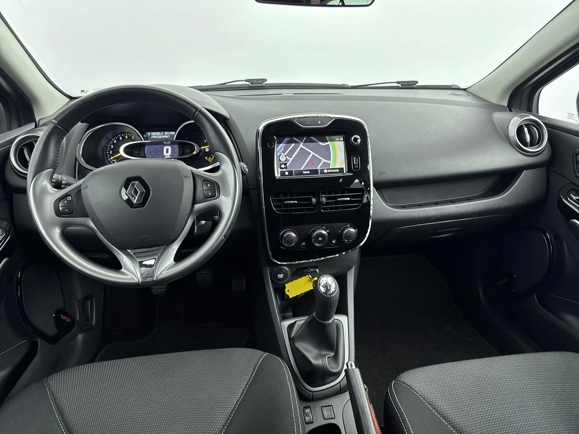 Renault-Clio-image-16
