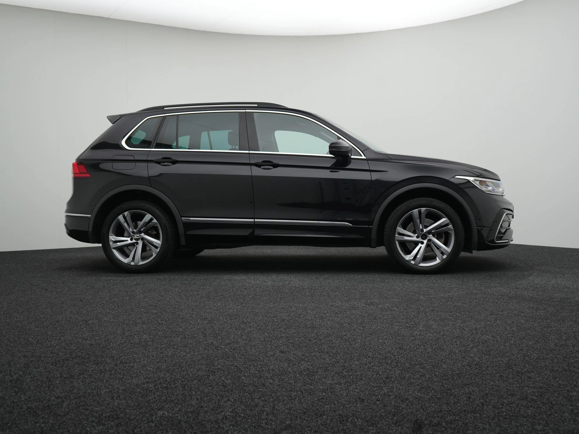 Volkswagen-Tiguan-image-5