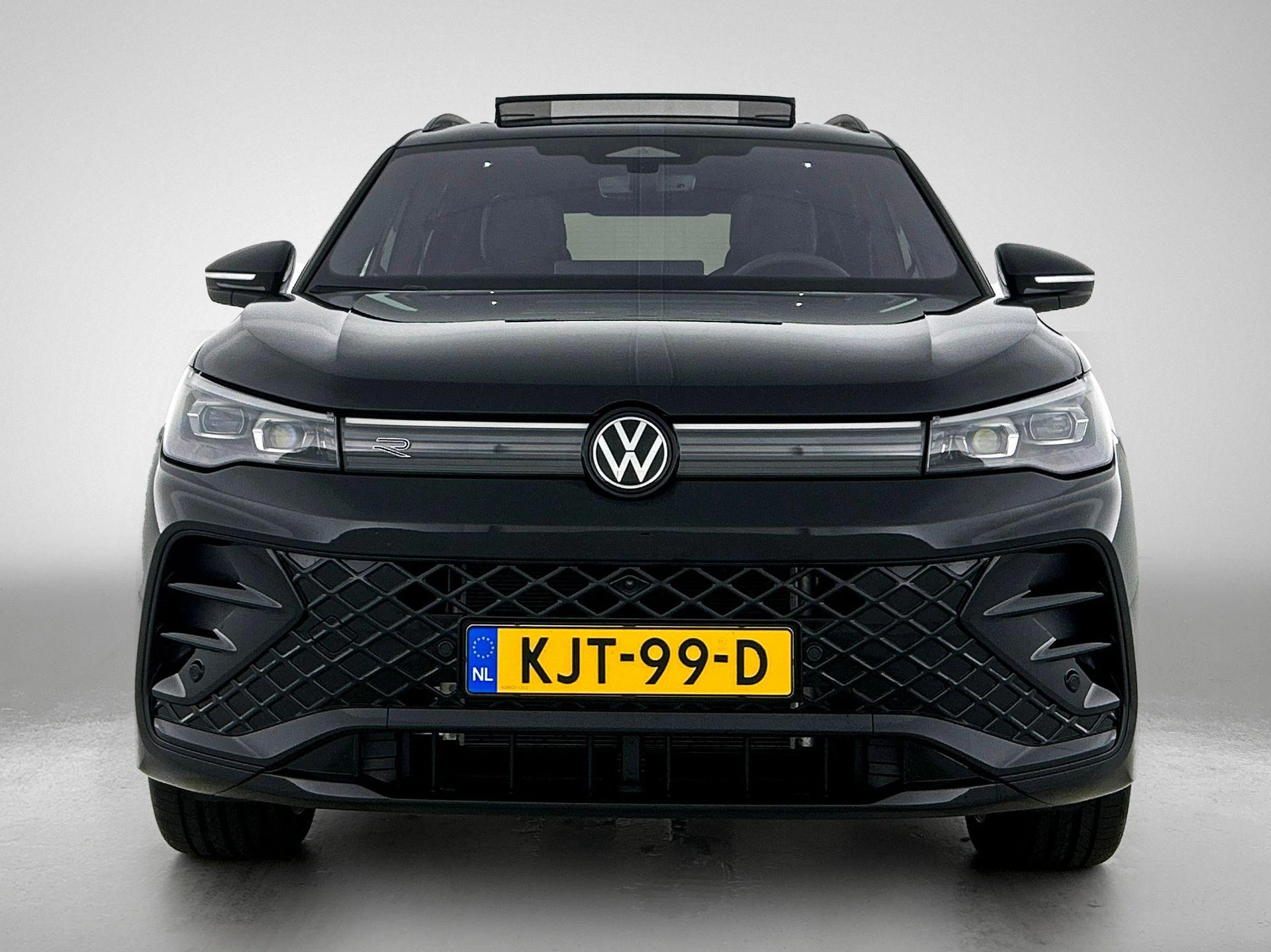 Volkswagen-Tiguan-image-4