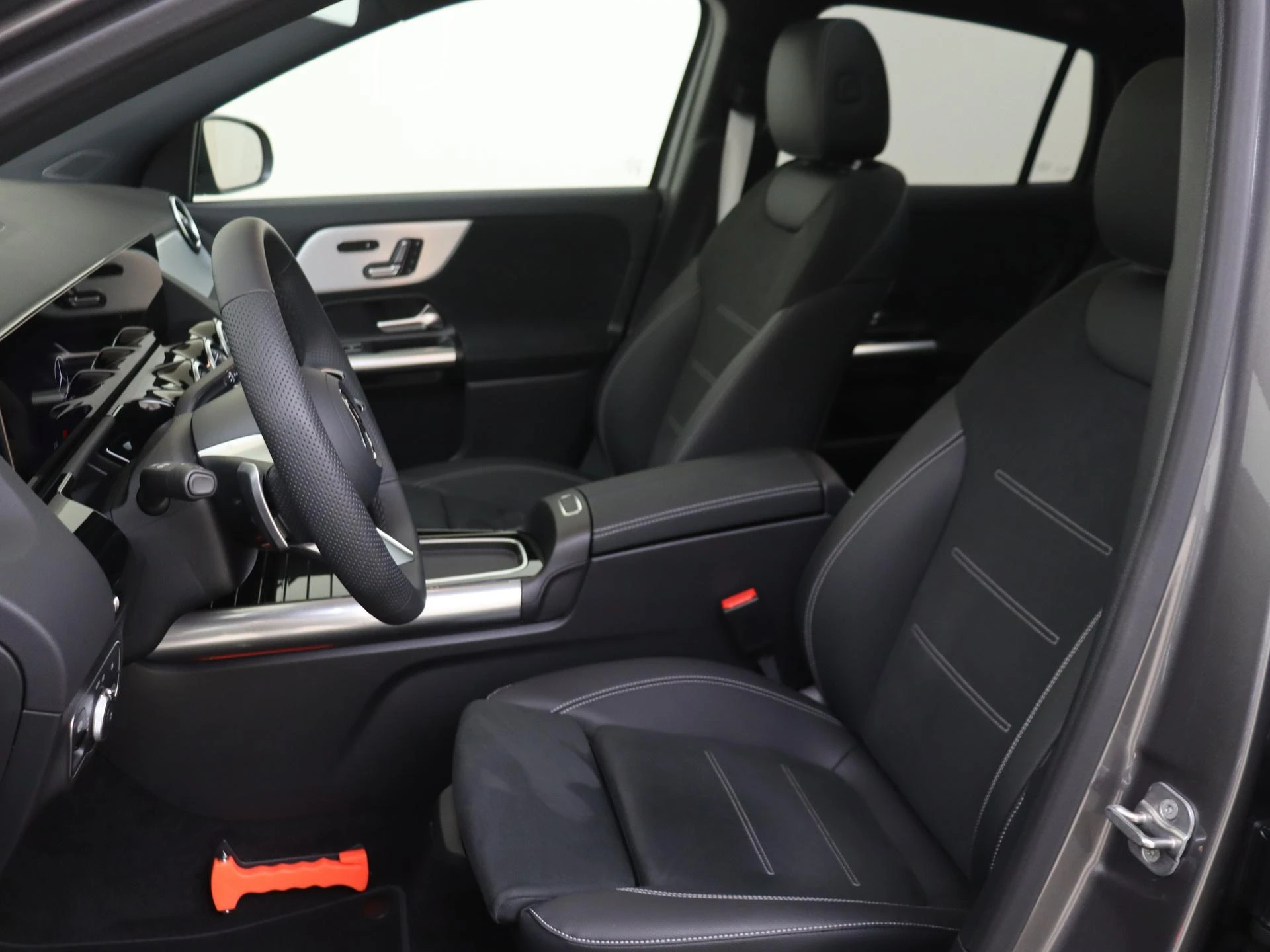 Mercedes-Benz-GLA-image-14