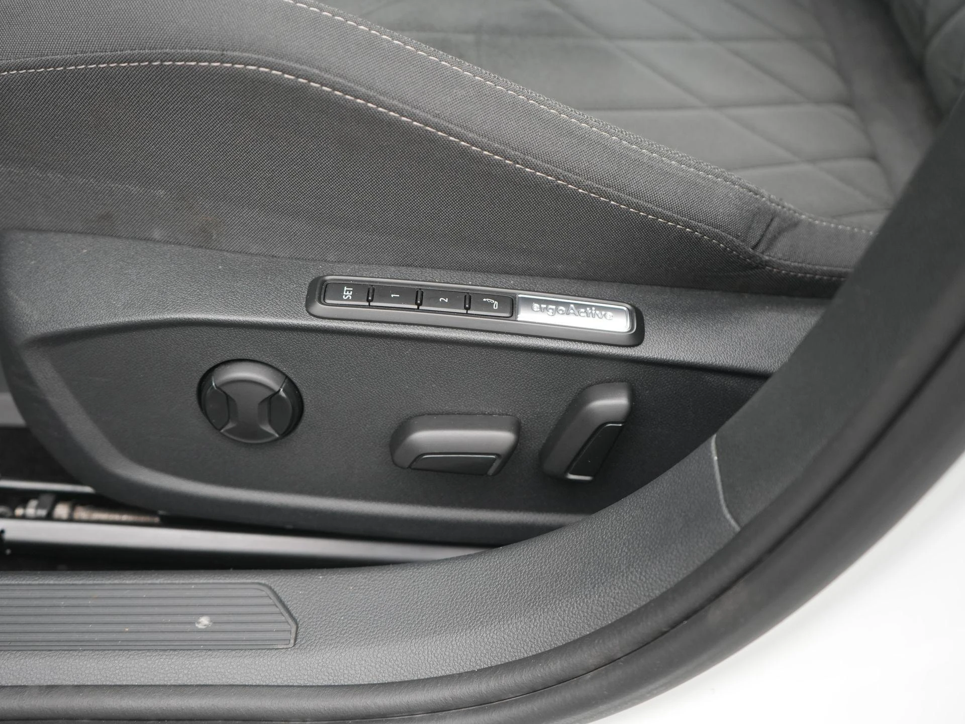 Volkswagen-Golf-image-33