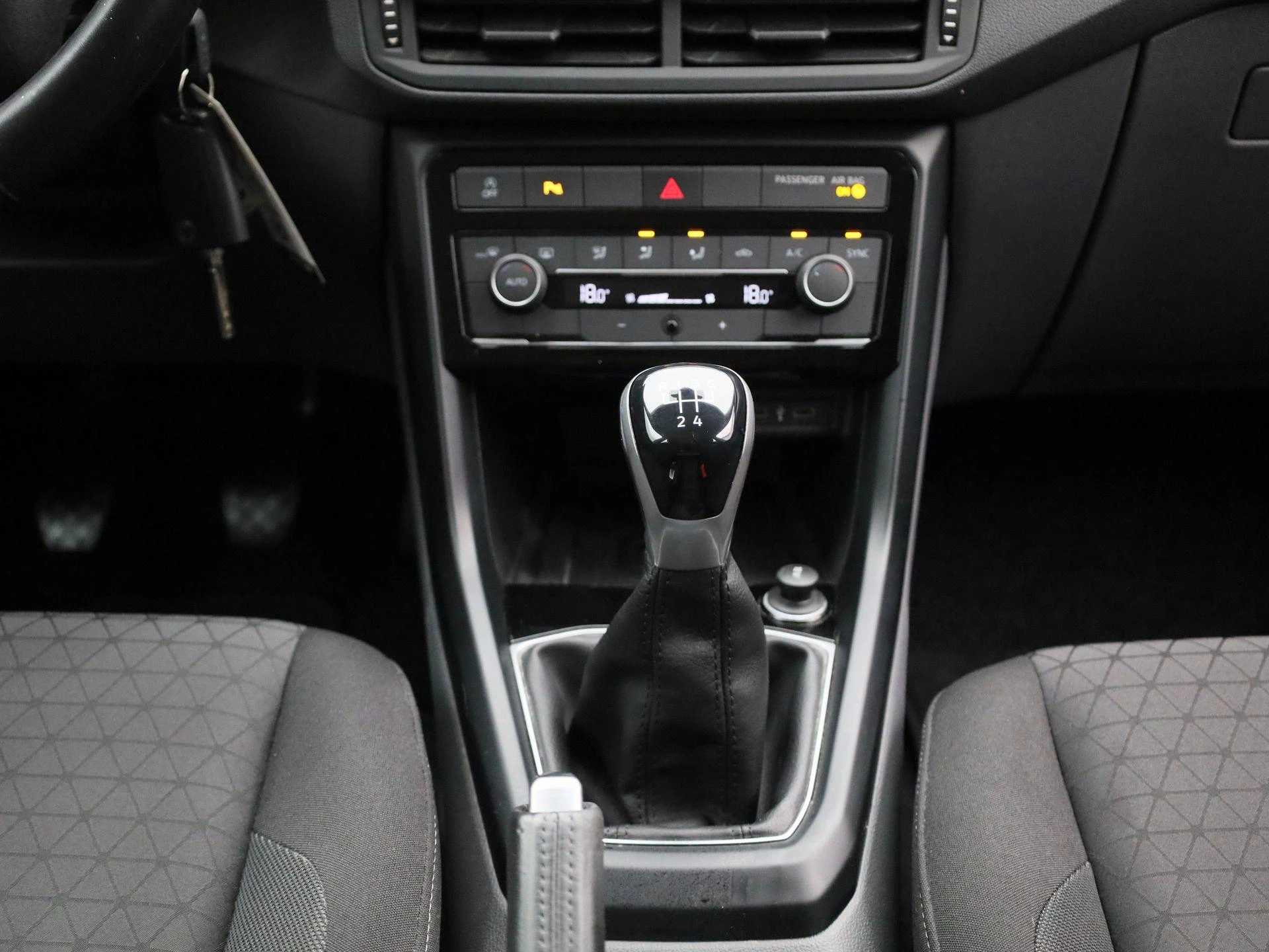 Volkswagen-T-Cross-image-8