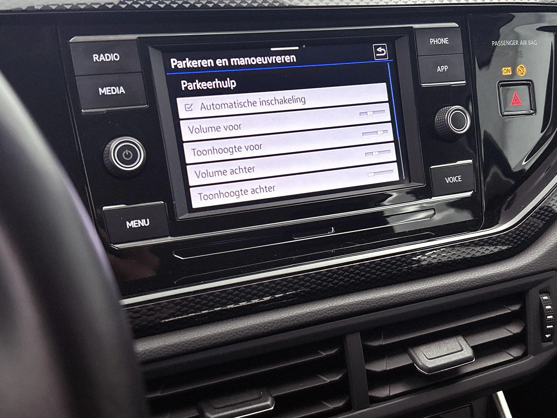 Volkswagen-Polo-image-10