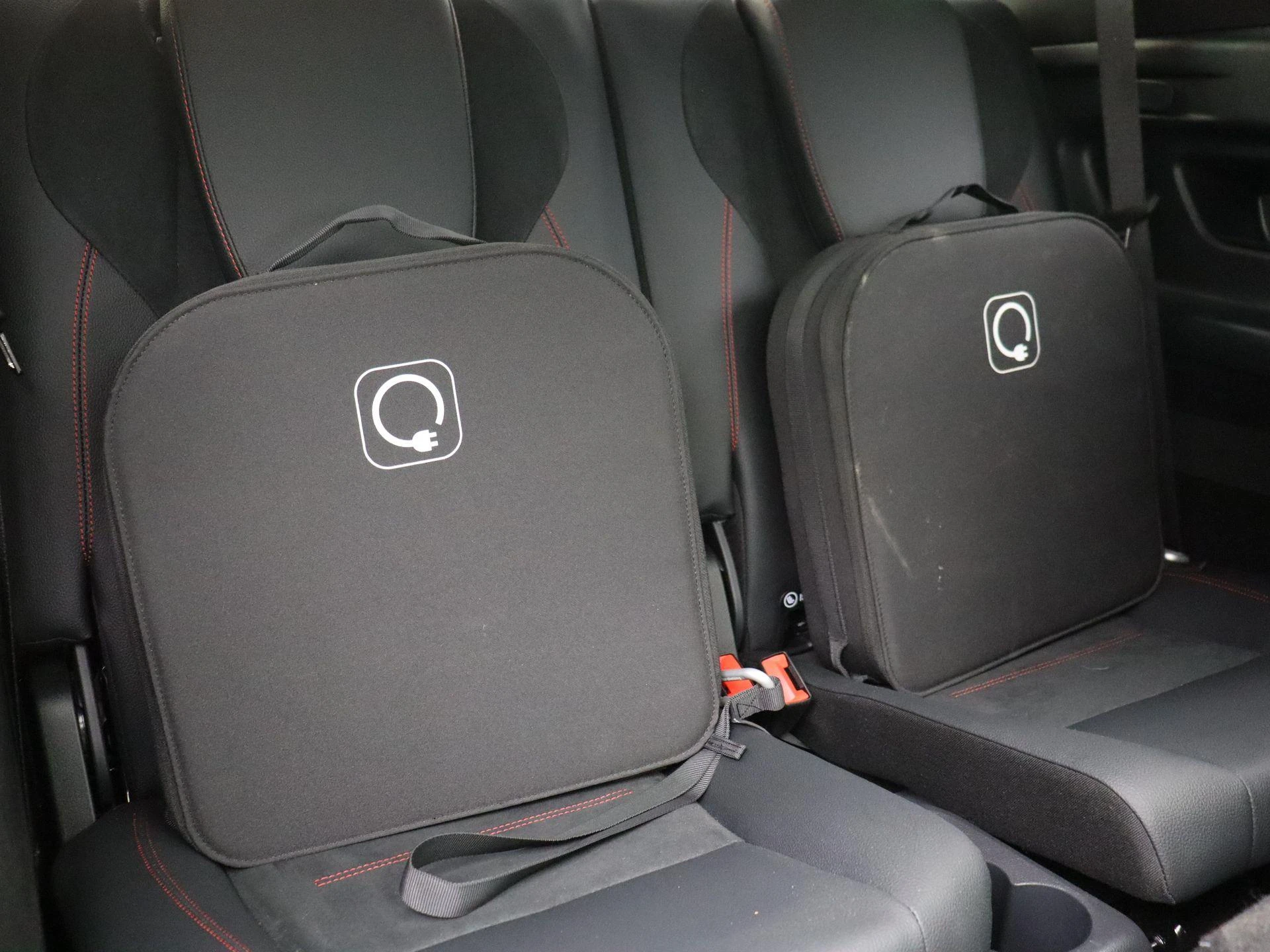 Mercedes-Benz EQB 250+ Business Star Edition + PANO DAK + BURMESTER + HEAD UP + MEMORY +