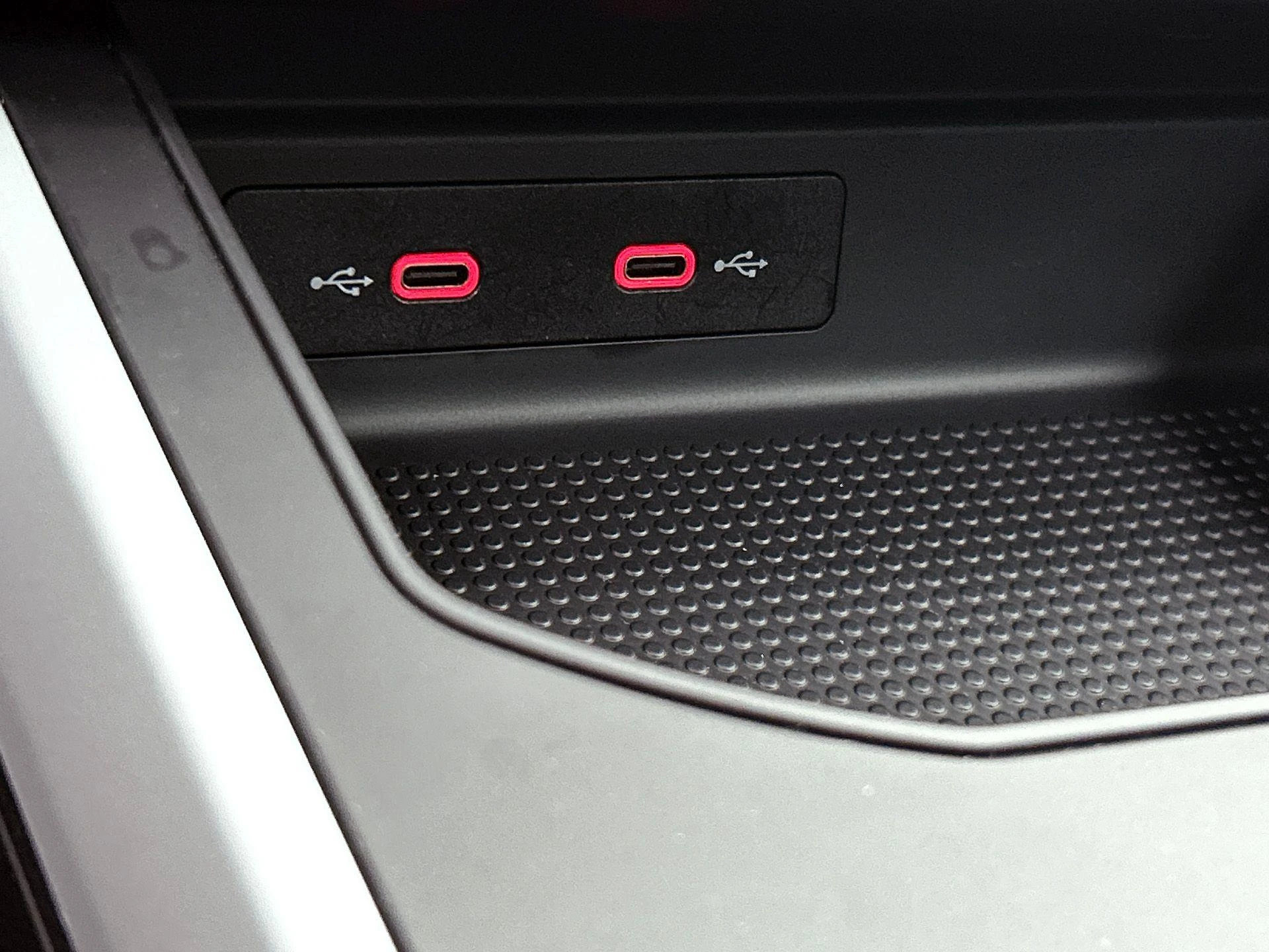 SEAT-Arona-image-29