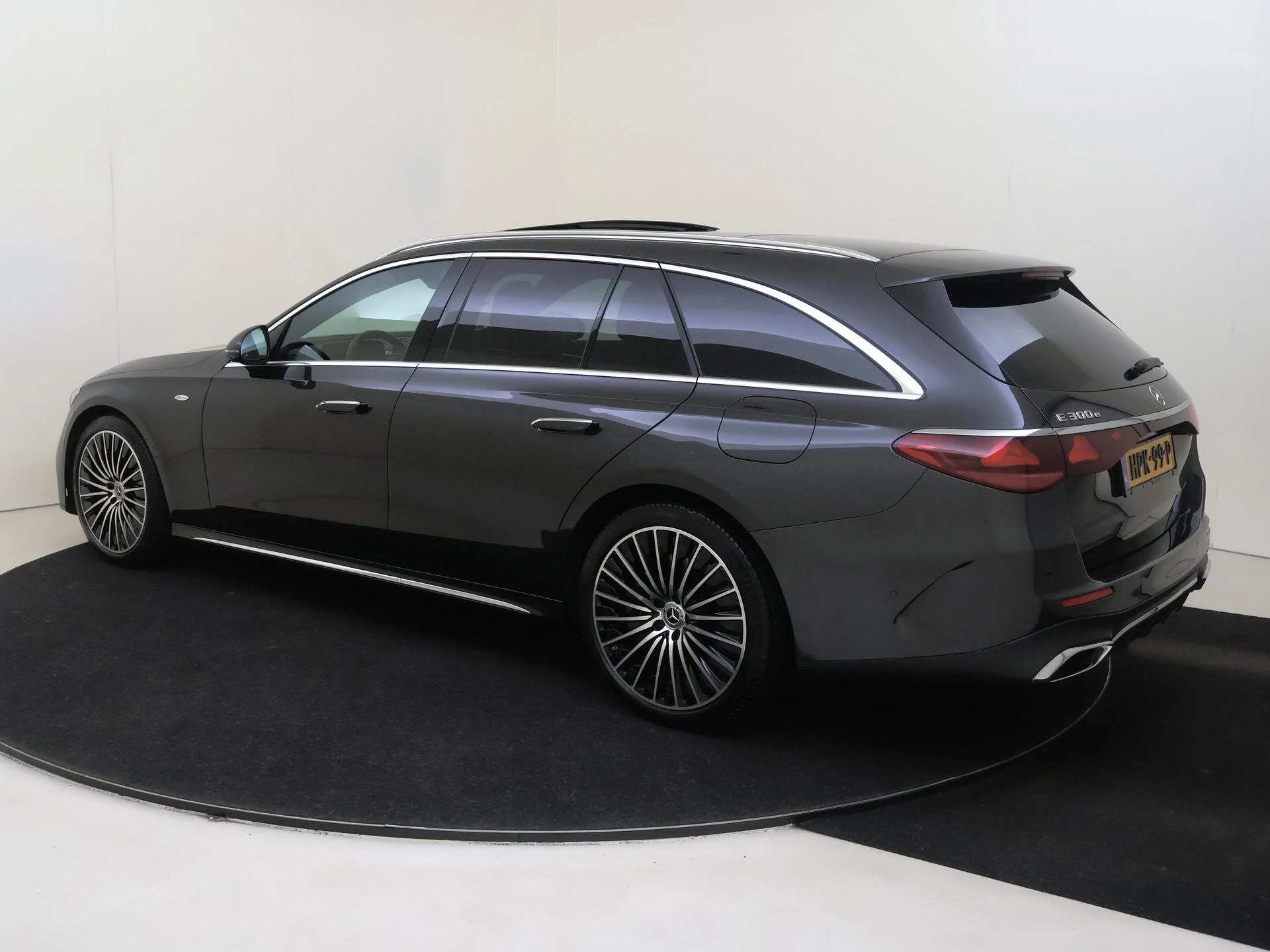 Mercedes-Benz-E-Klasse-image-2