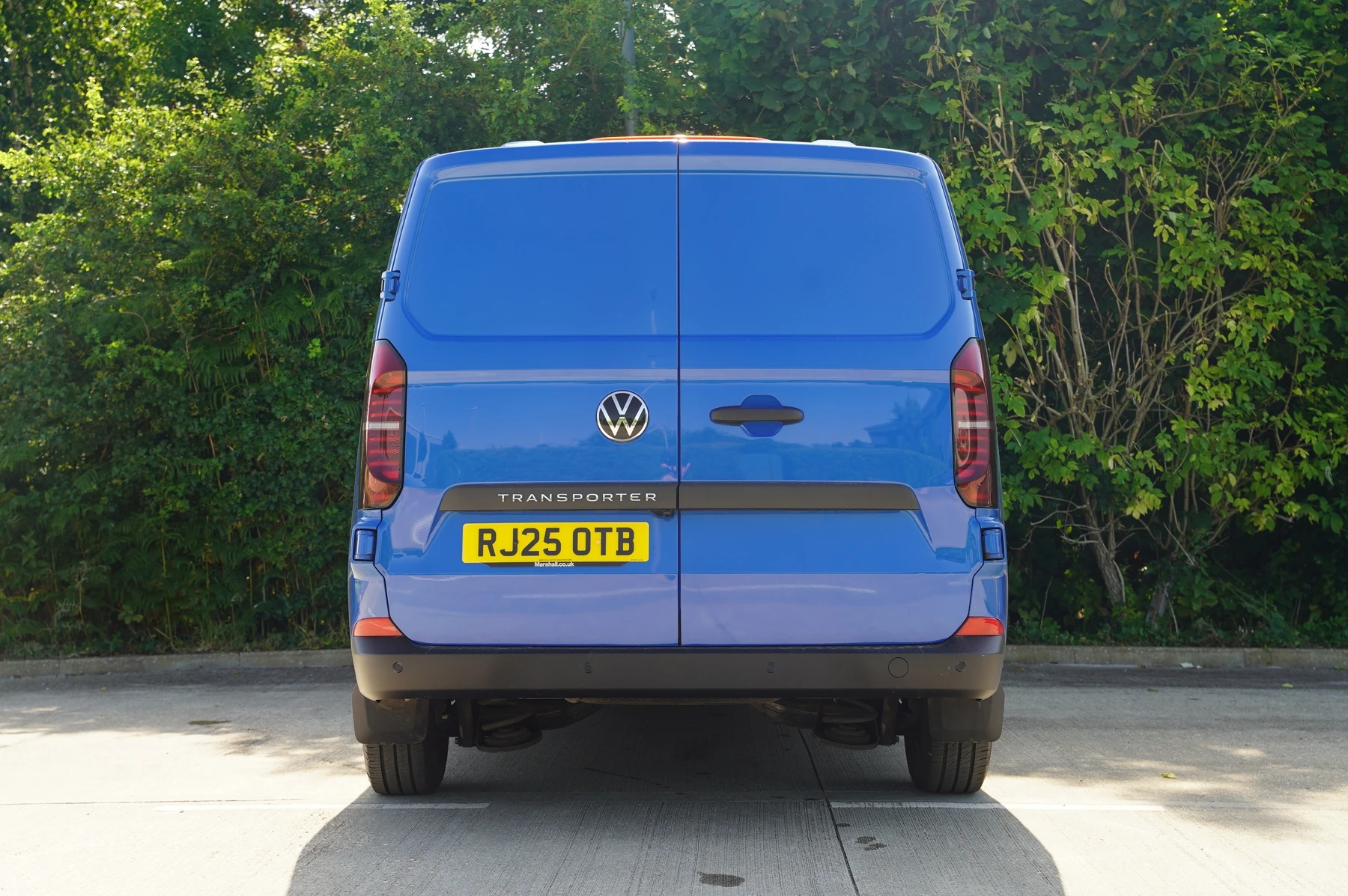 Volkswagen-Transporter-image-11