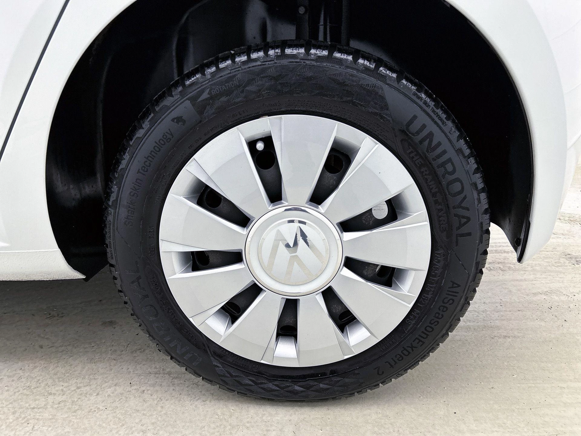 Volkswagen-up!-image-27