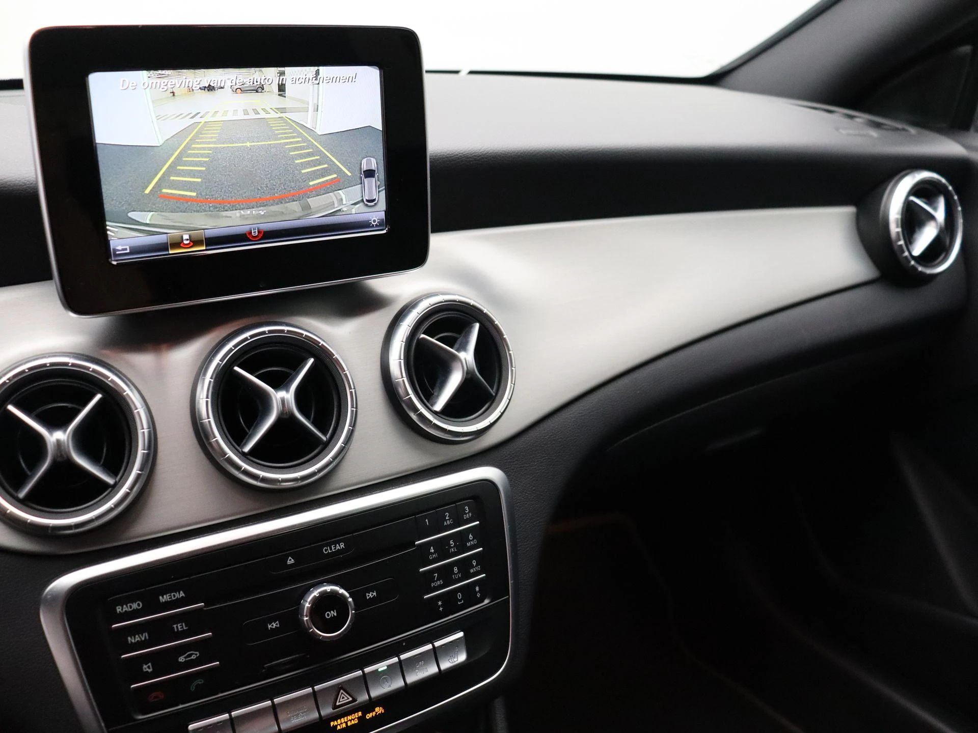 Mercedes-Benz CLA 180 AMG LINE Shooting Brake + PANORAMISCH DAK + CAMERA + NIGHTPAKKET +