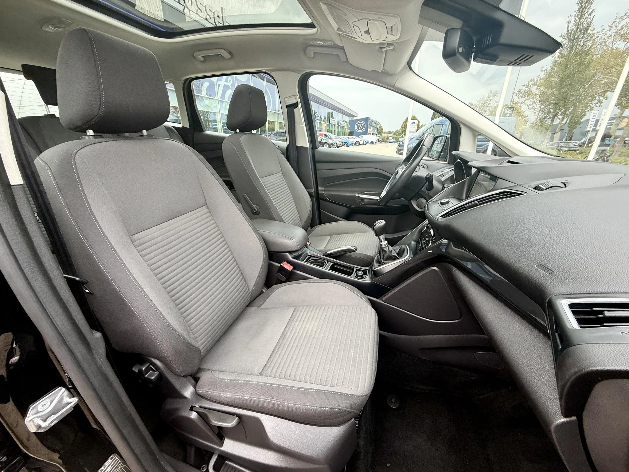 Ford-C-MAX-image-12