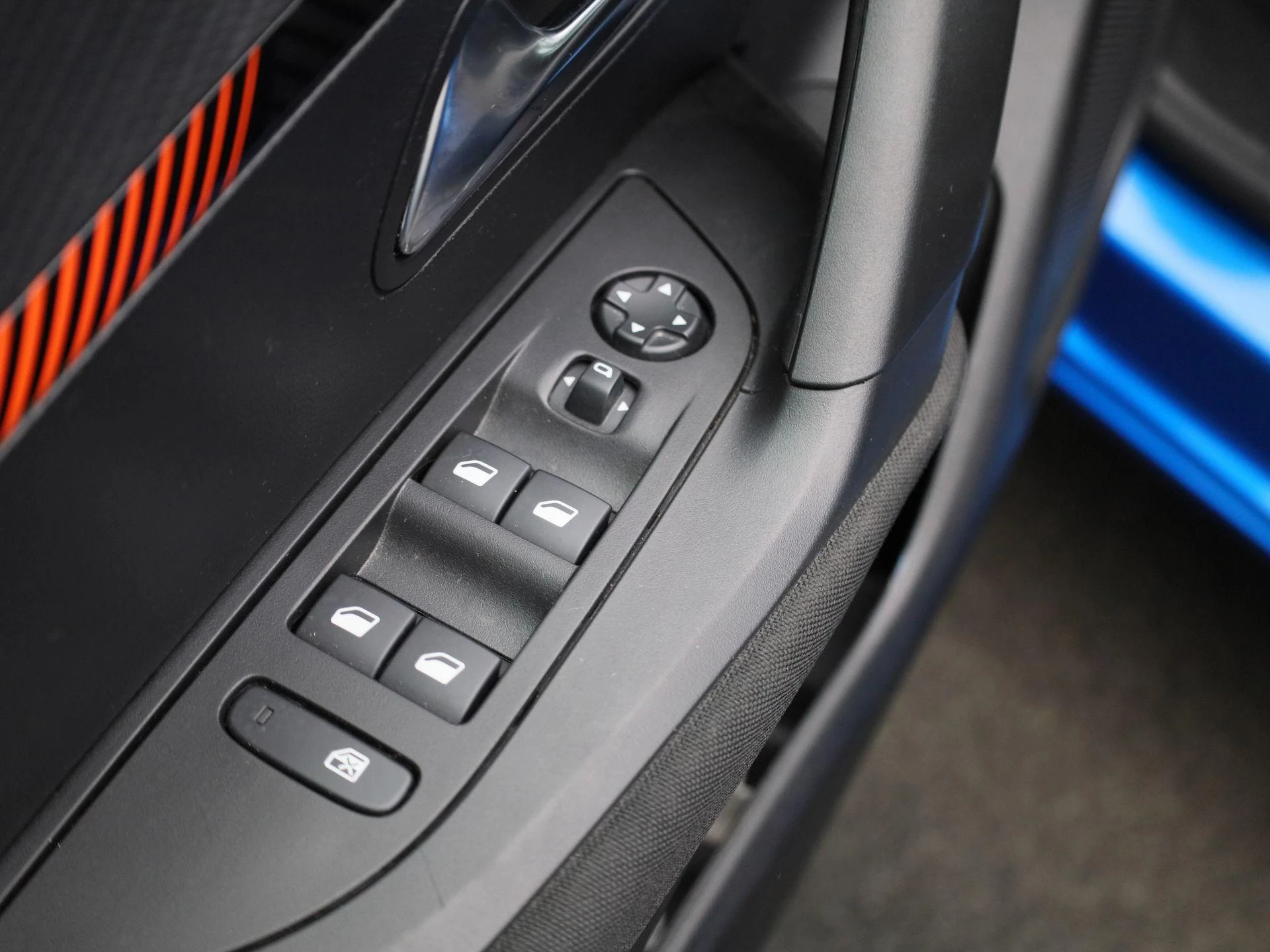 Peugeot-e-2008-image-30