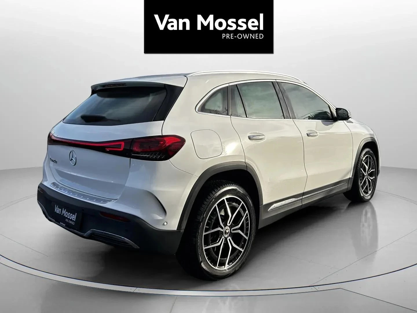 Mercedes-Benz-EQA-image-4