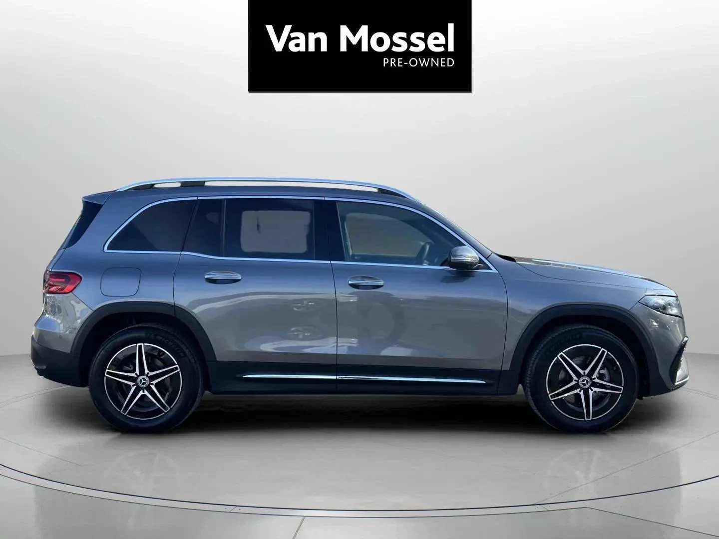 Mercedes-Benz-EQB-image-3