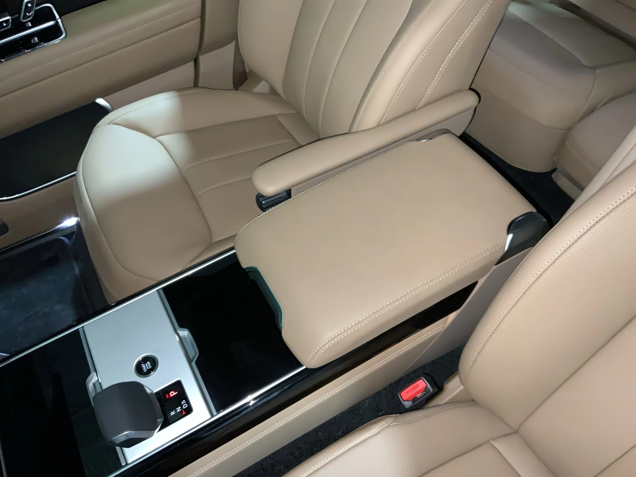 Land Rover-Range Rover-image-20