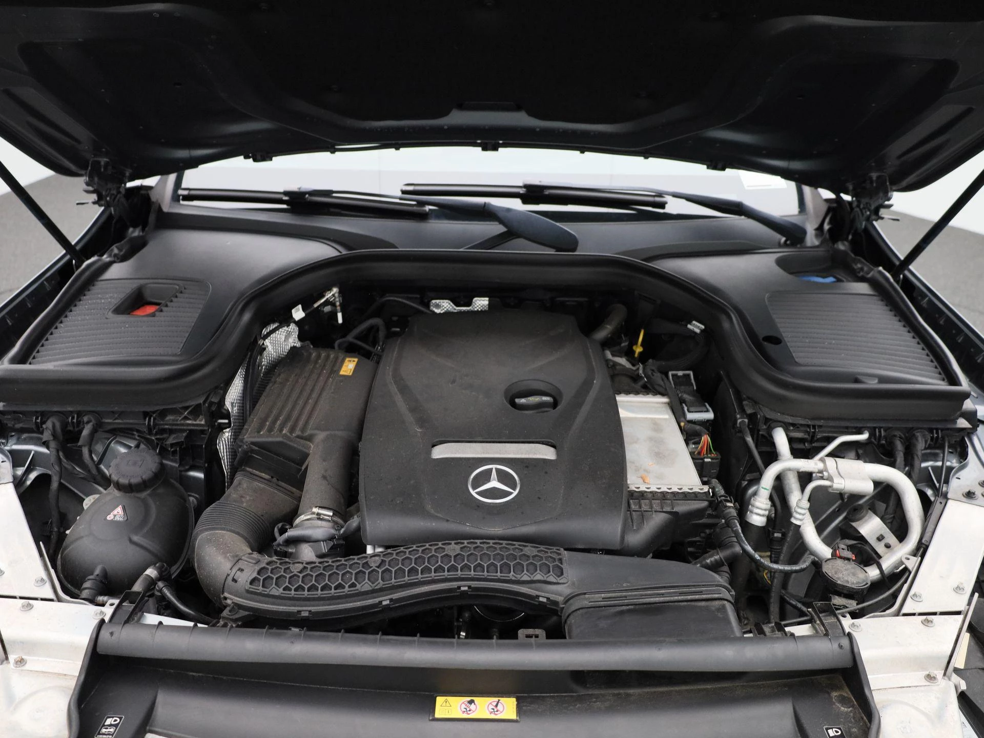 Mercedes-Benz-GLC-image-51