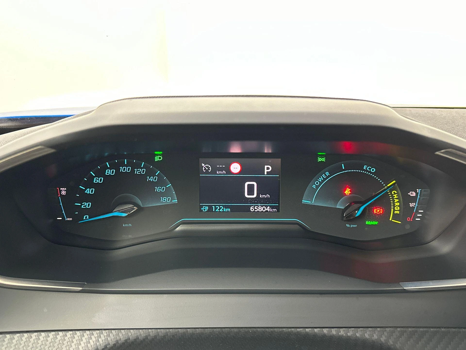 Peugeot-e-2008-image-12