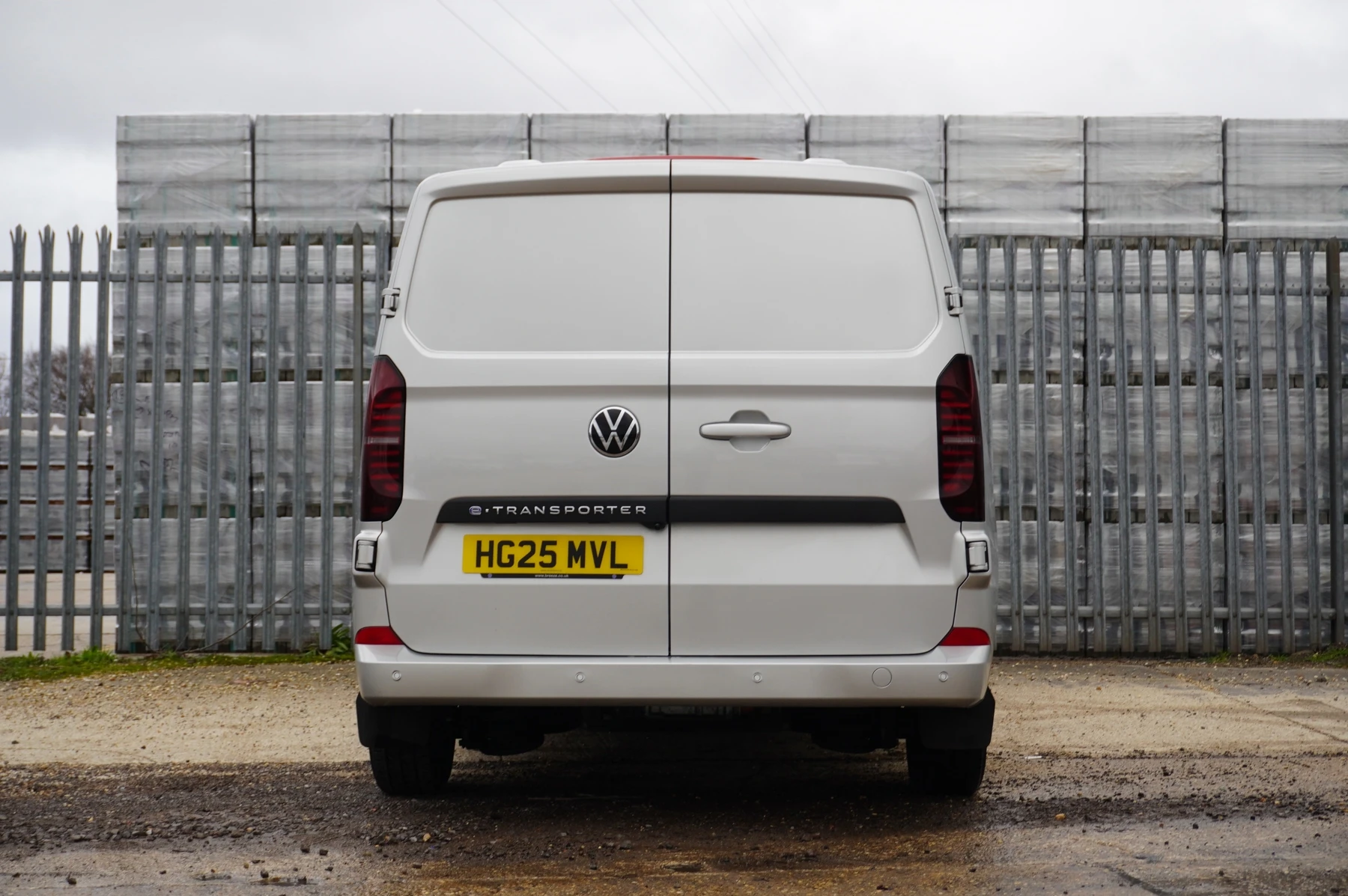 Volkswagen-Transporter-image-14