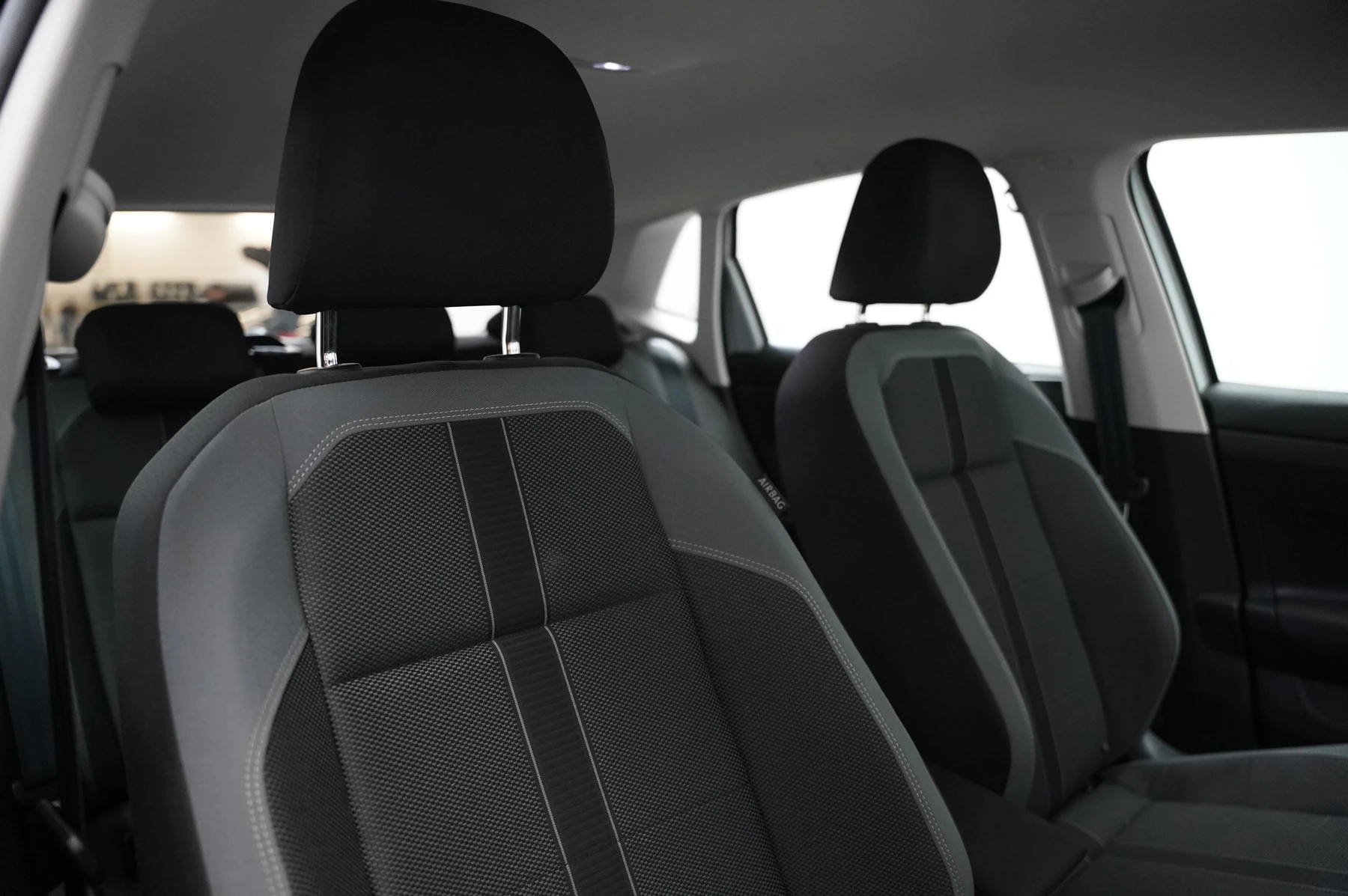 Volkswagen-Polo-image-9