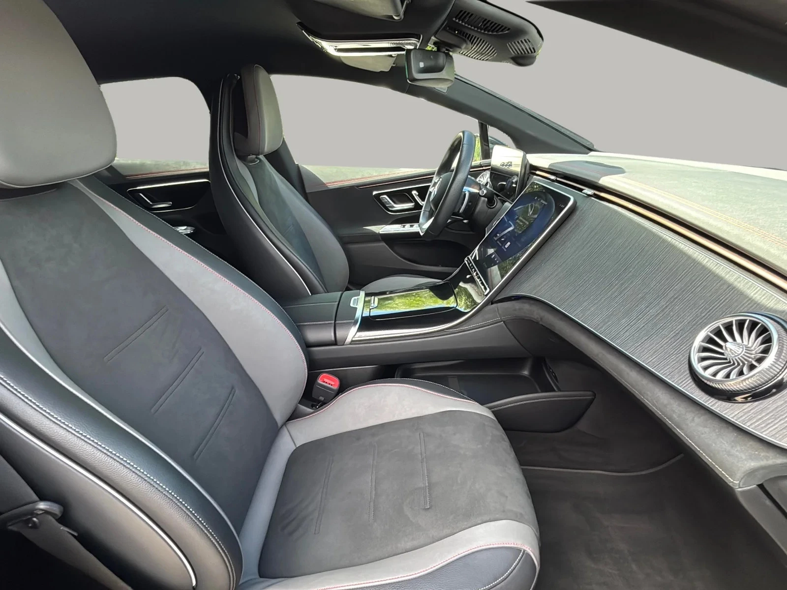 Mercedes-Benz-EQE-image-9