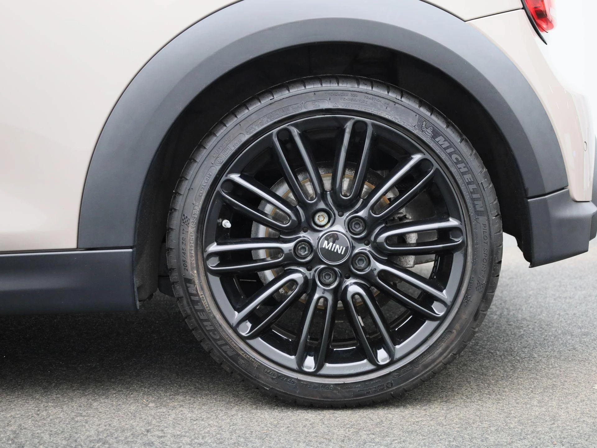 MINI-Cooper-image-12