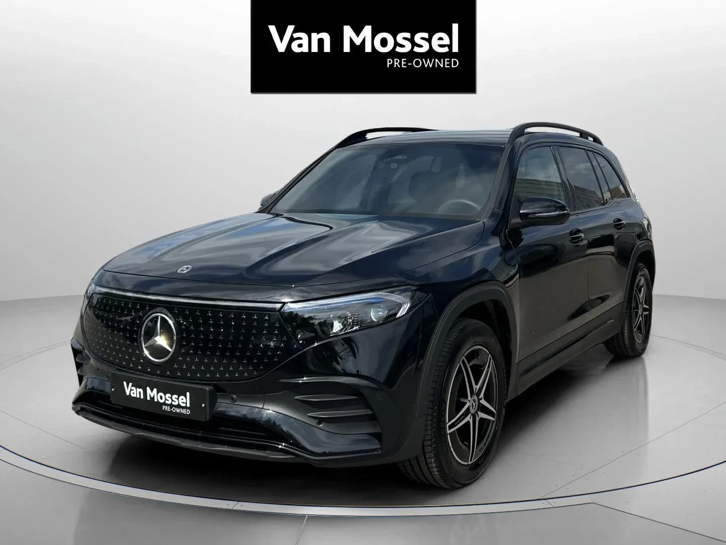 Mercedes-Benz-EQB-image-0