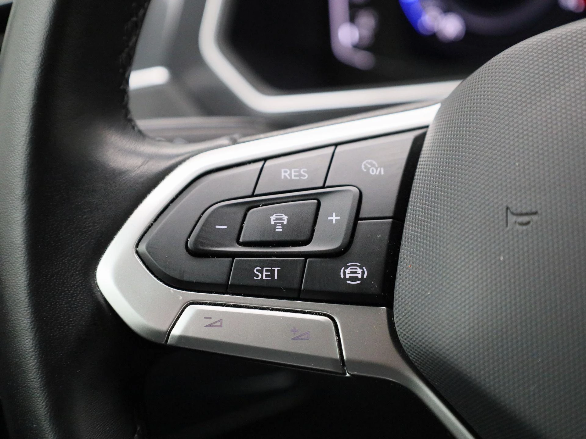 Volkswagen-Tiguan-image-18