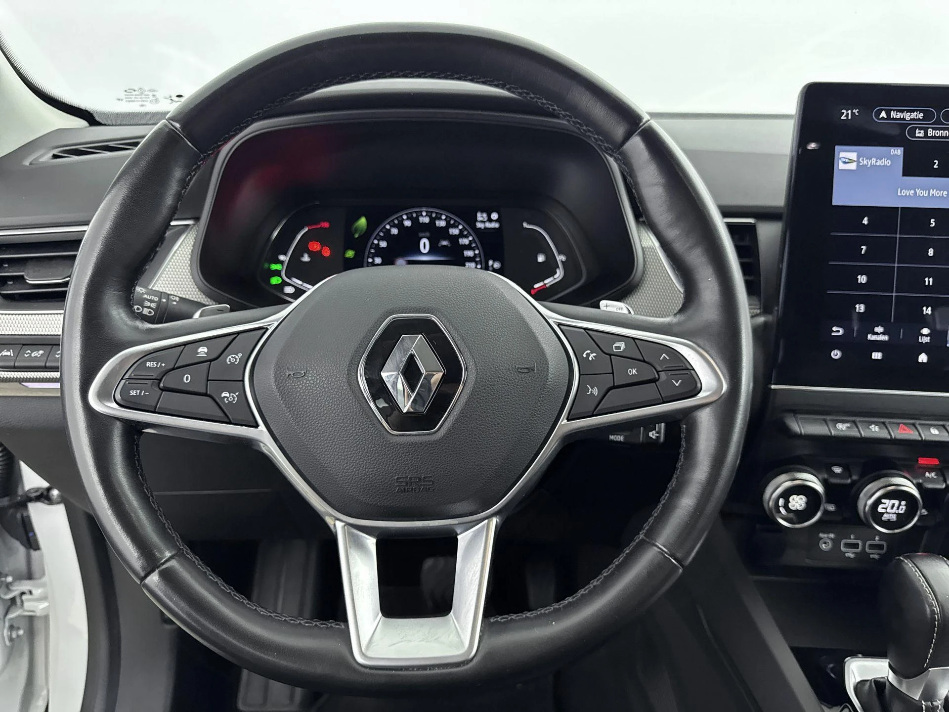 Renault-Arkana-image-24