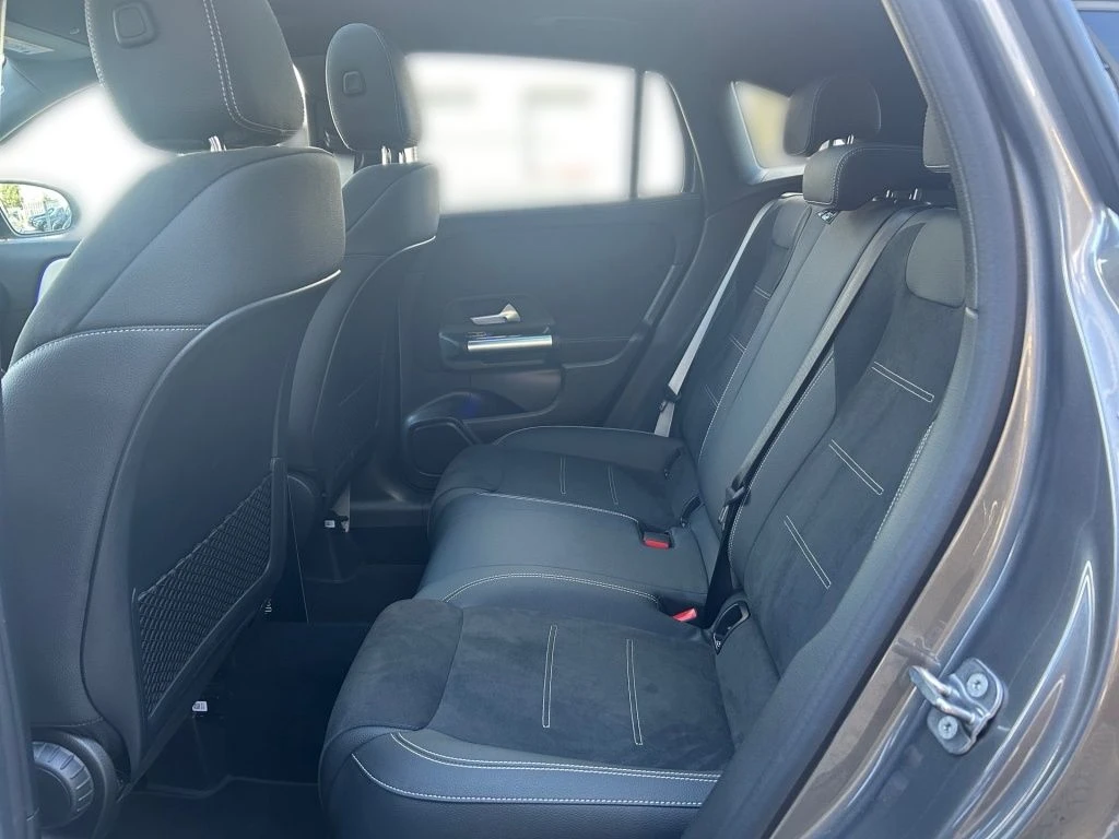 Mercedes-Benz-GLA 200 d-image-8
