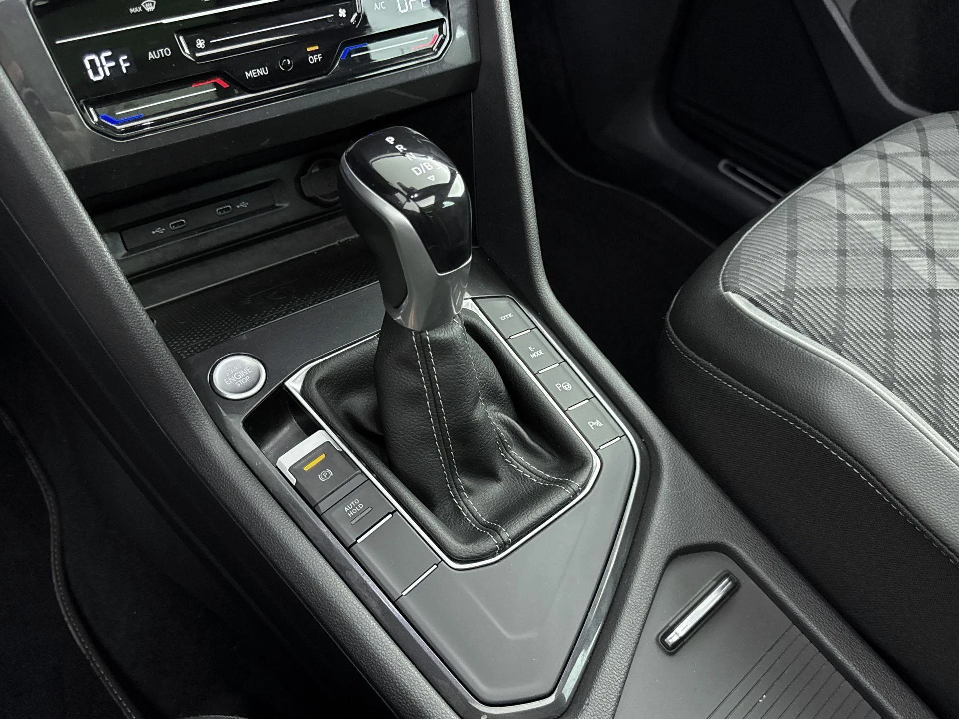 Volkswagen-Tiguan-image-12