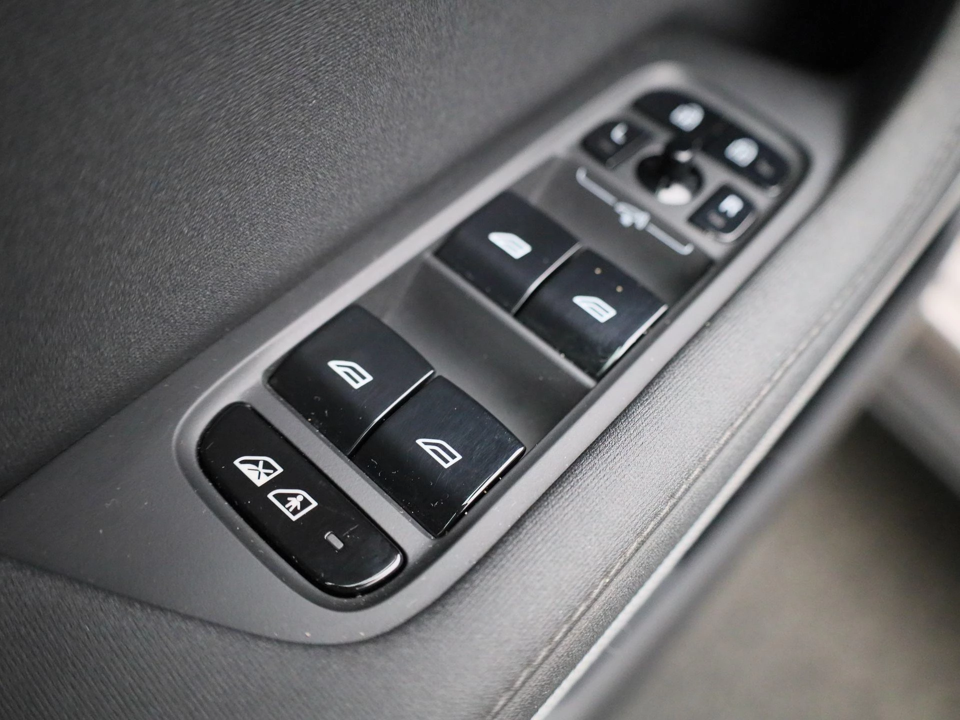 Polestar-2-image-28