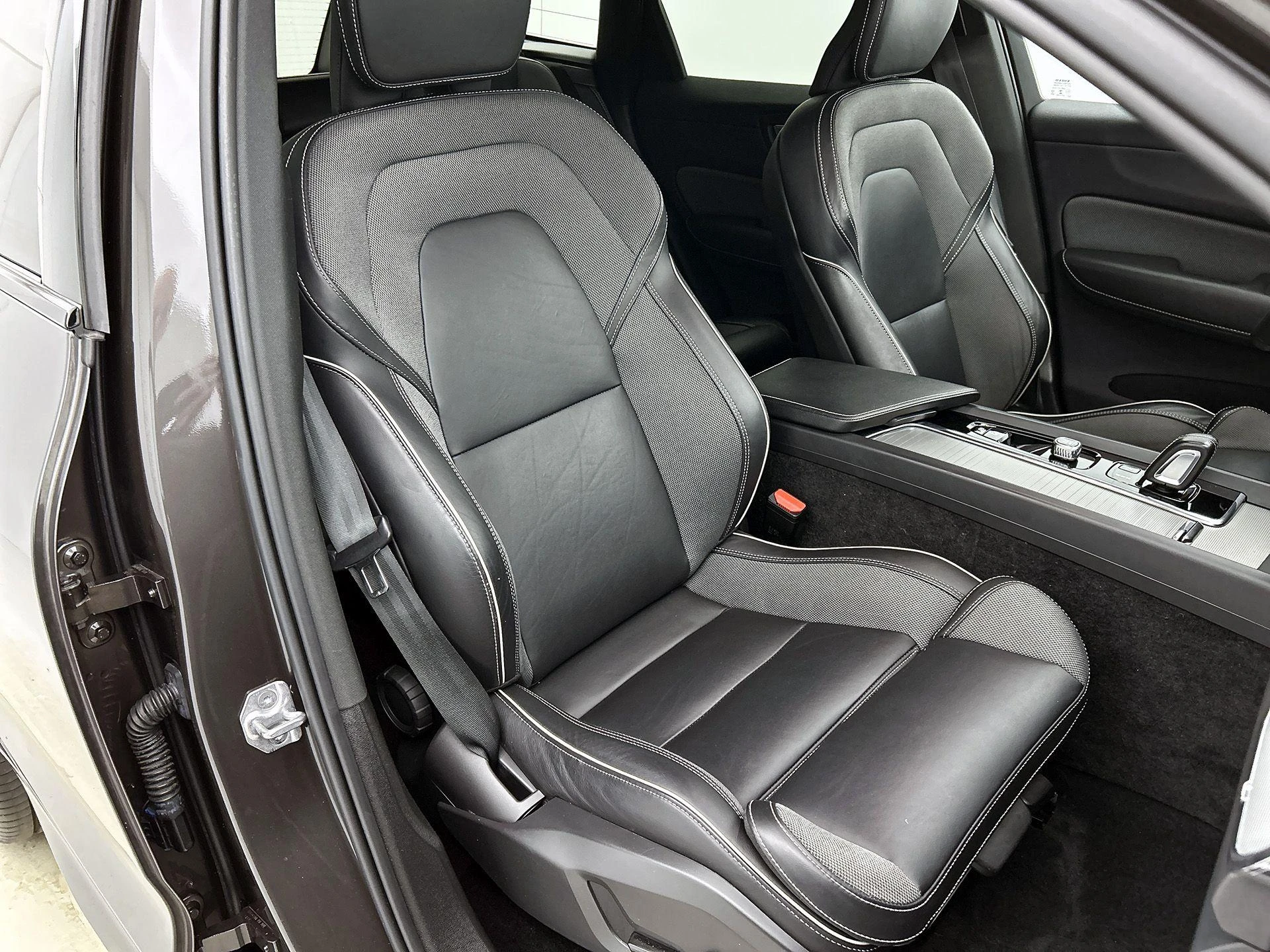 Volvo XC60 2.0 B4 R-Design