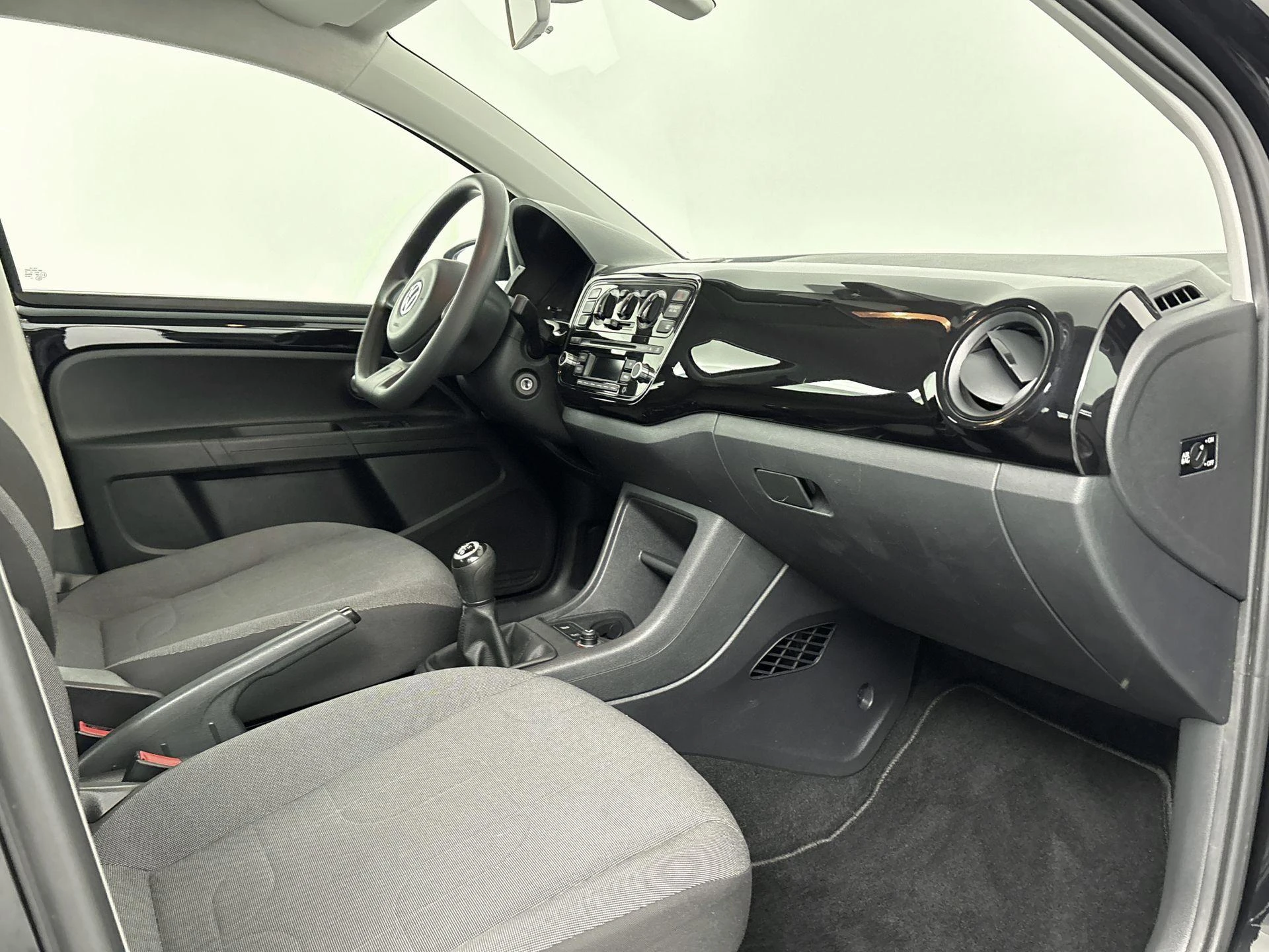 Volkswagen-up!-image-10