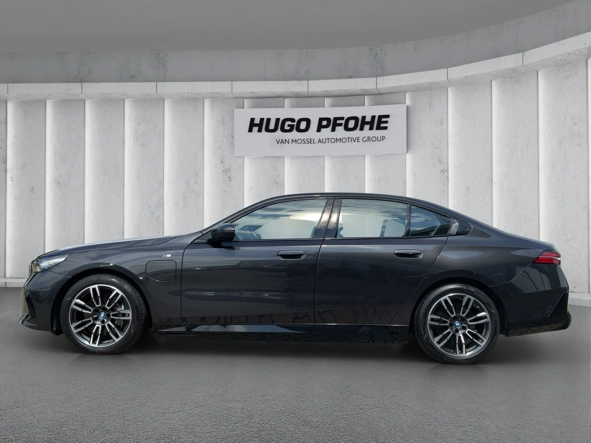 BMW 5er Reihe 550e xDrive M Sport . Driving Prof