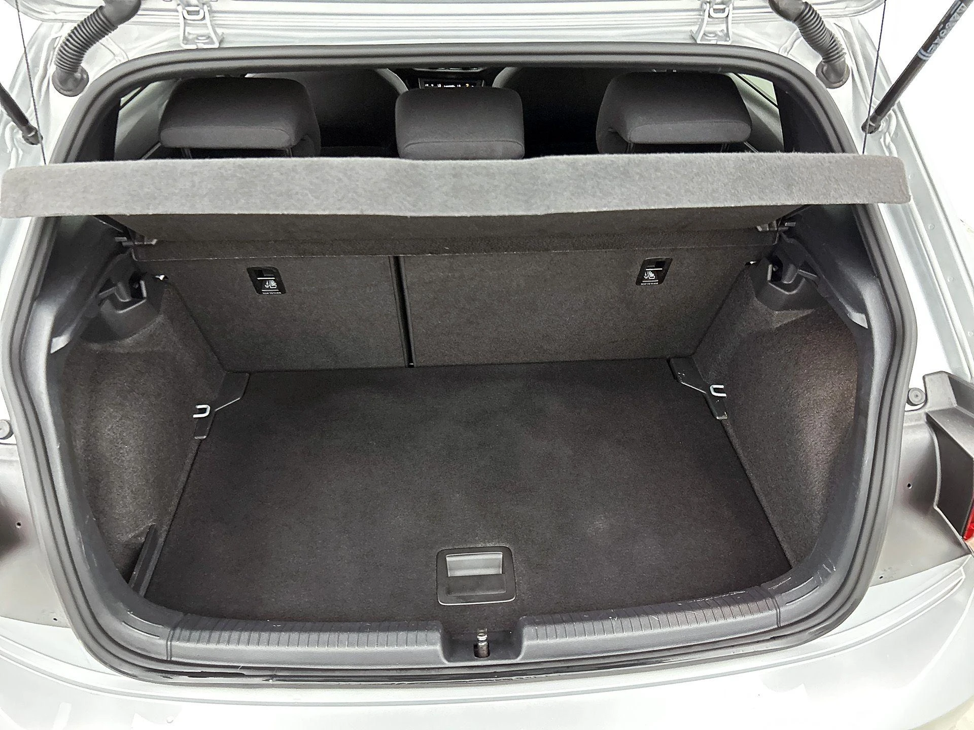 Volkswagen-Polo-image-7