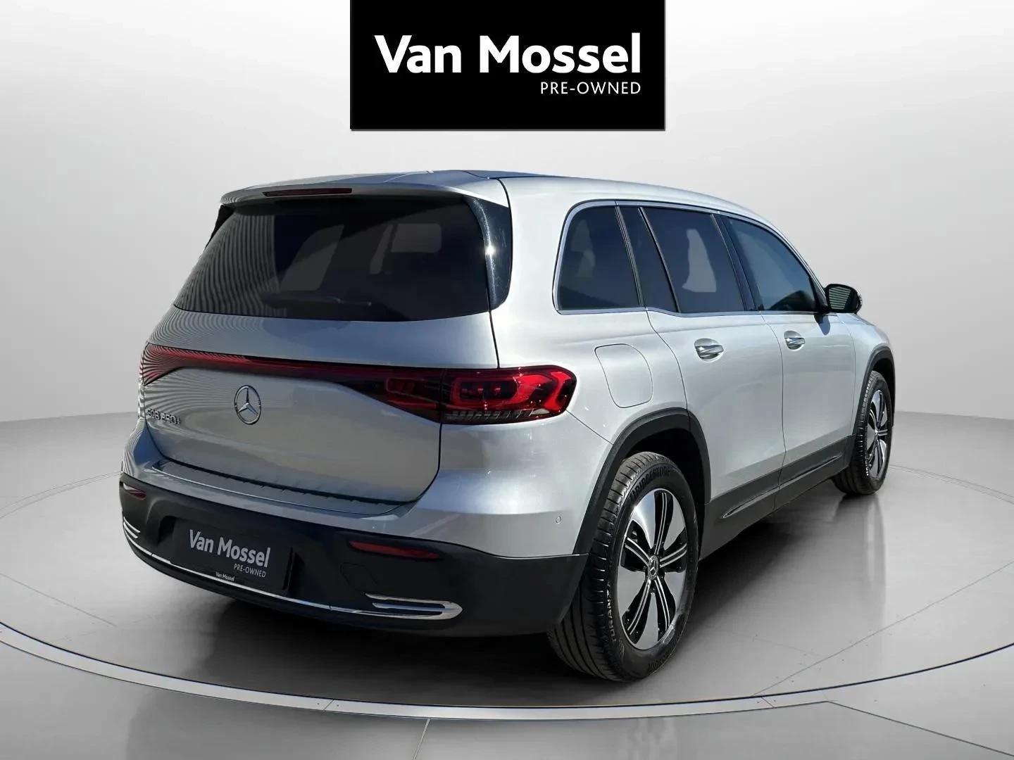 Mercedes-Benz-EQB-image-4