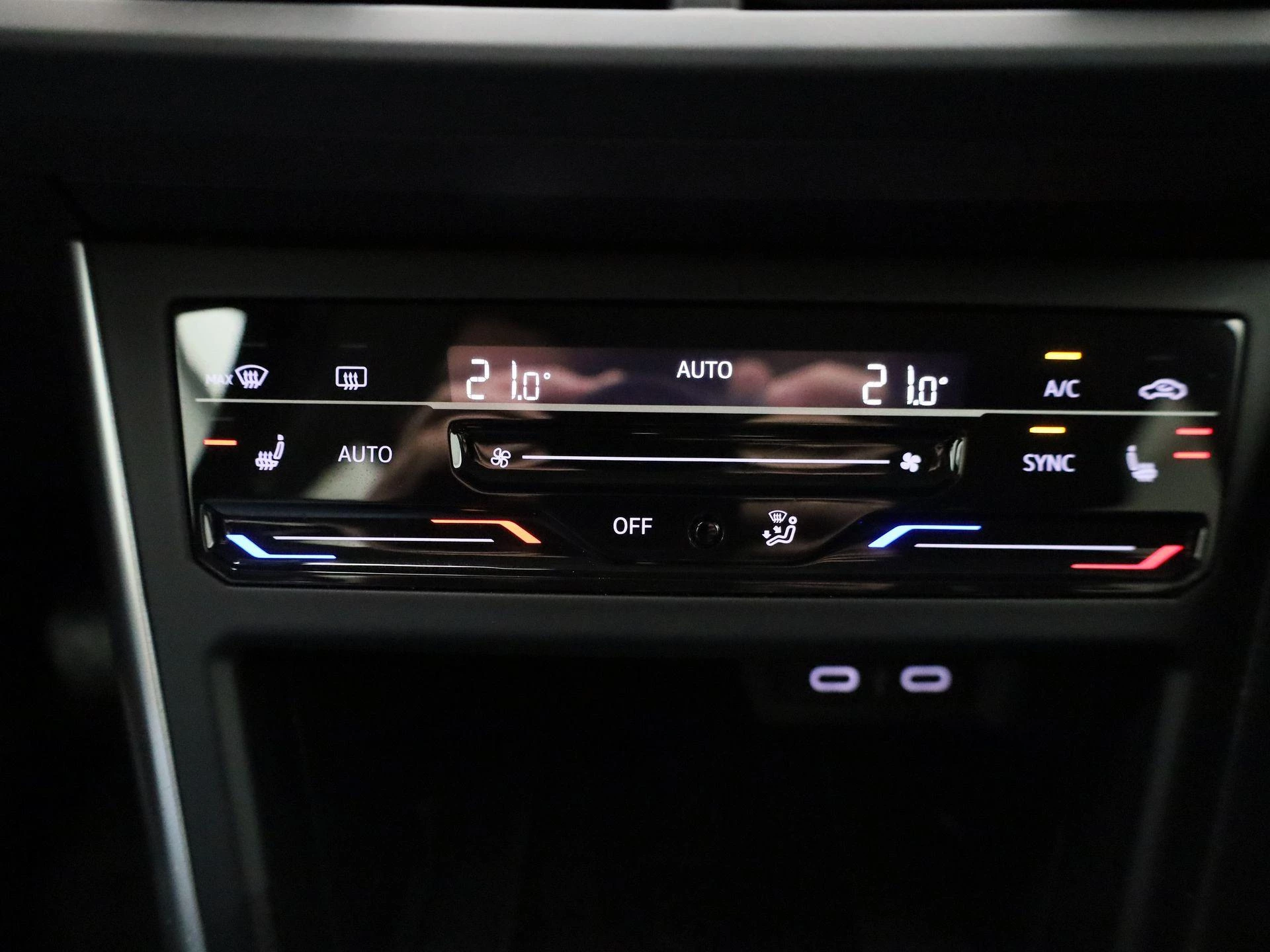 Volkswagen-Polo-image-18