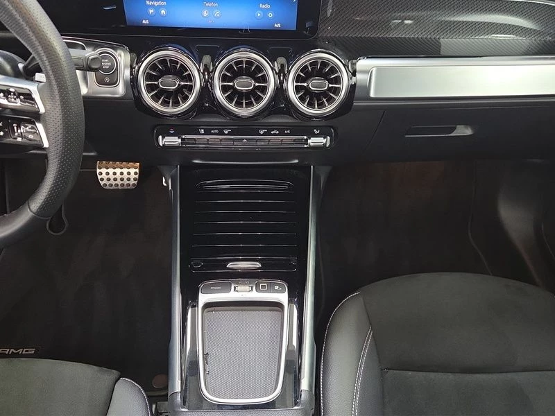 Mercedes-Benz-GLB-image-13