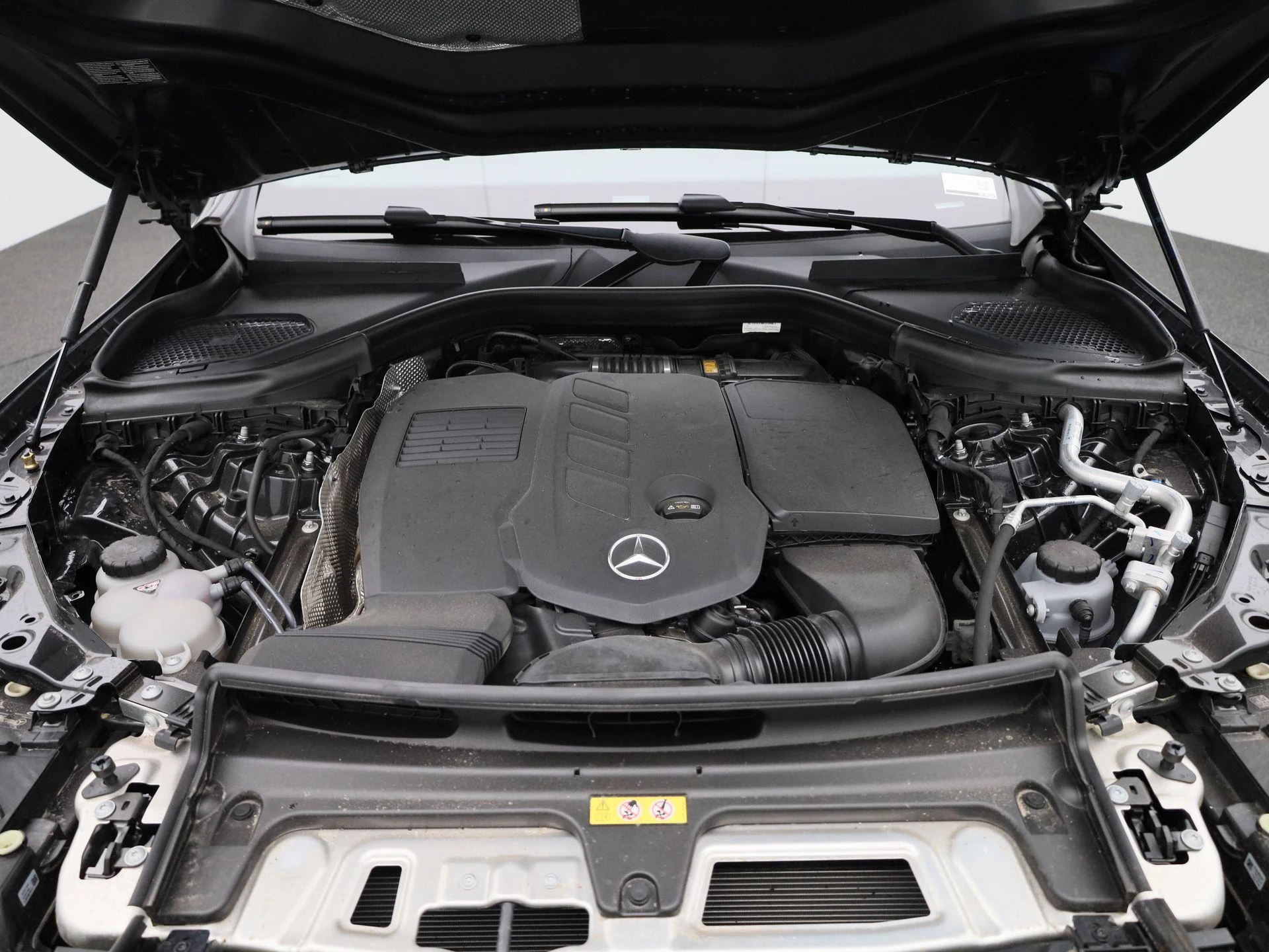 Mercedes-Benz-GLC-image-40