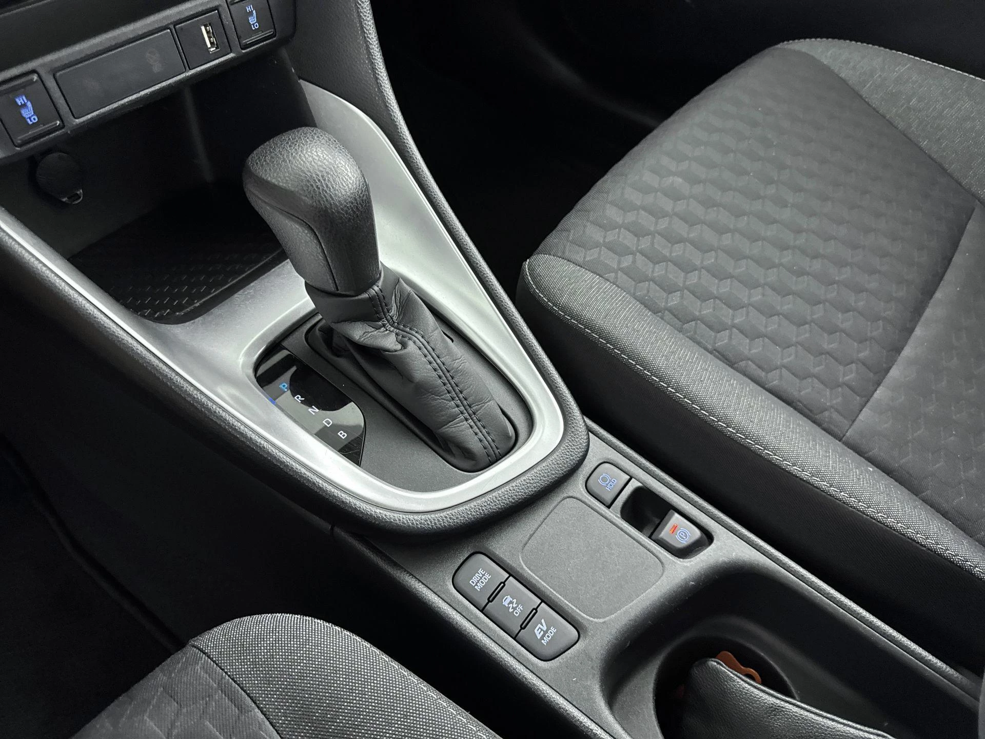 Toyota-Yaris-image-12