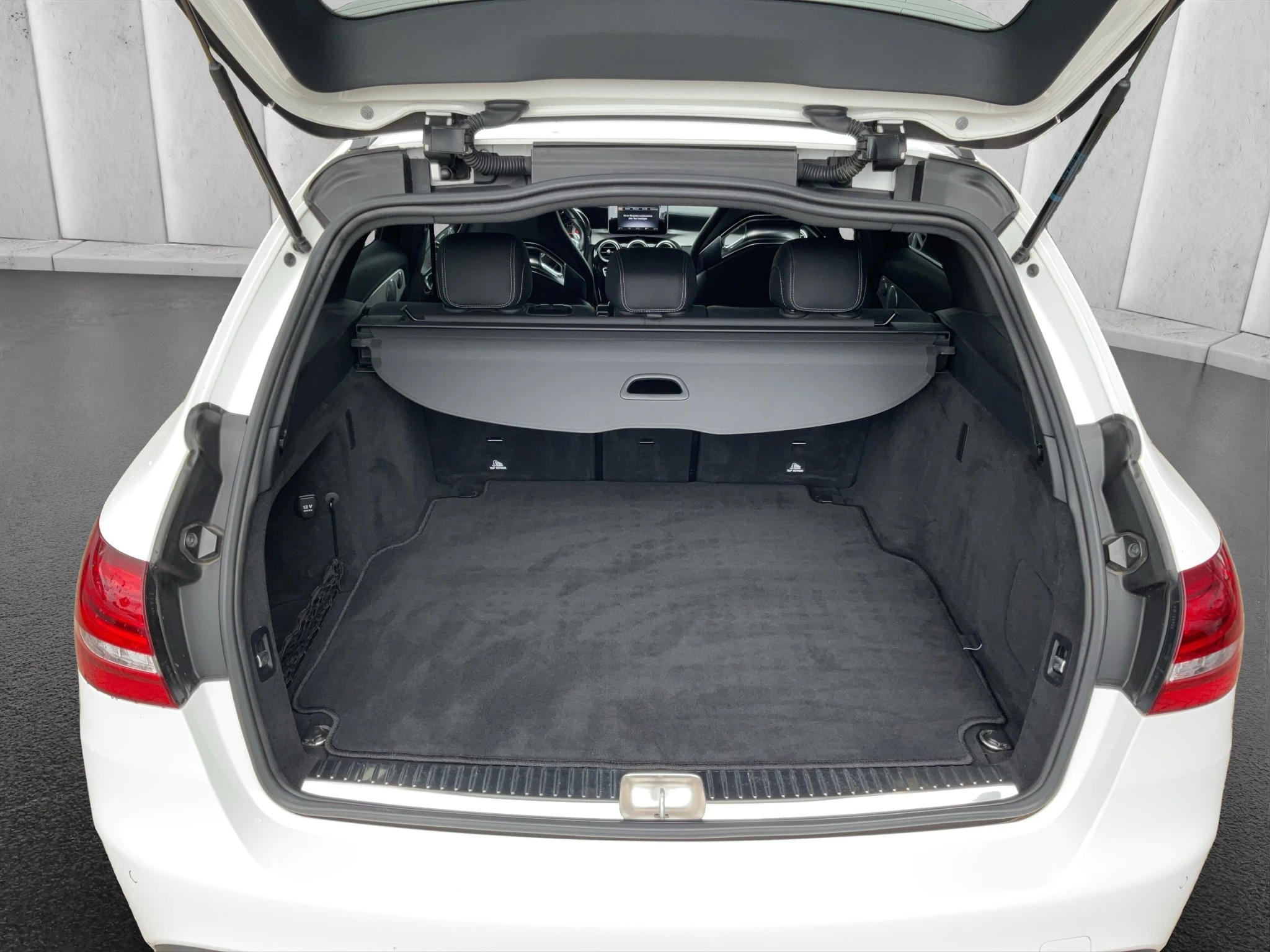 Mercedes-Benz-C-Klasse-image-17